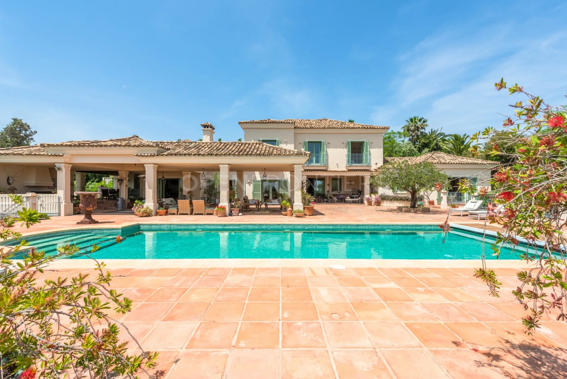Elegante villa de 9 dormitorios con vistas panorámicas en Zona F, Sotogrande Alto