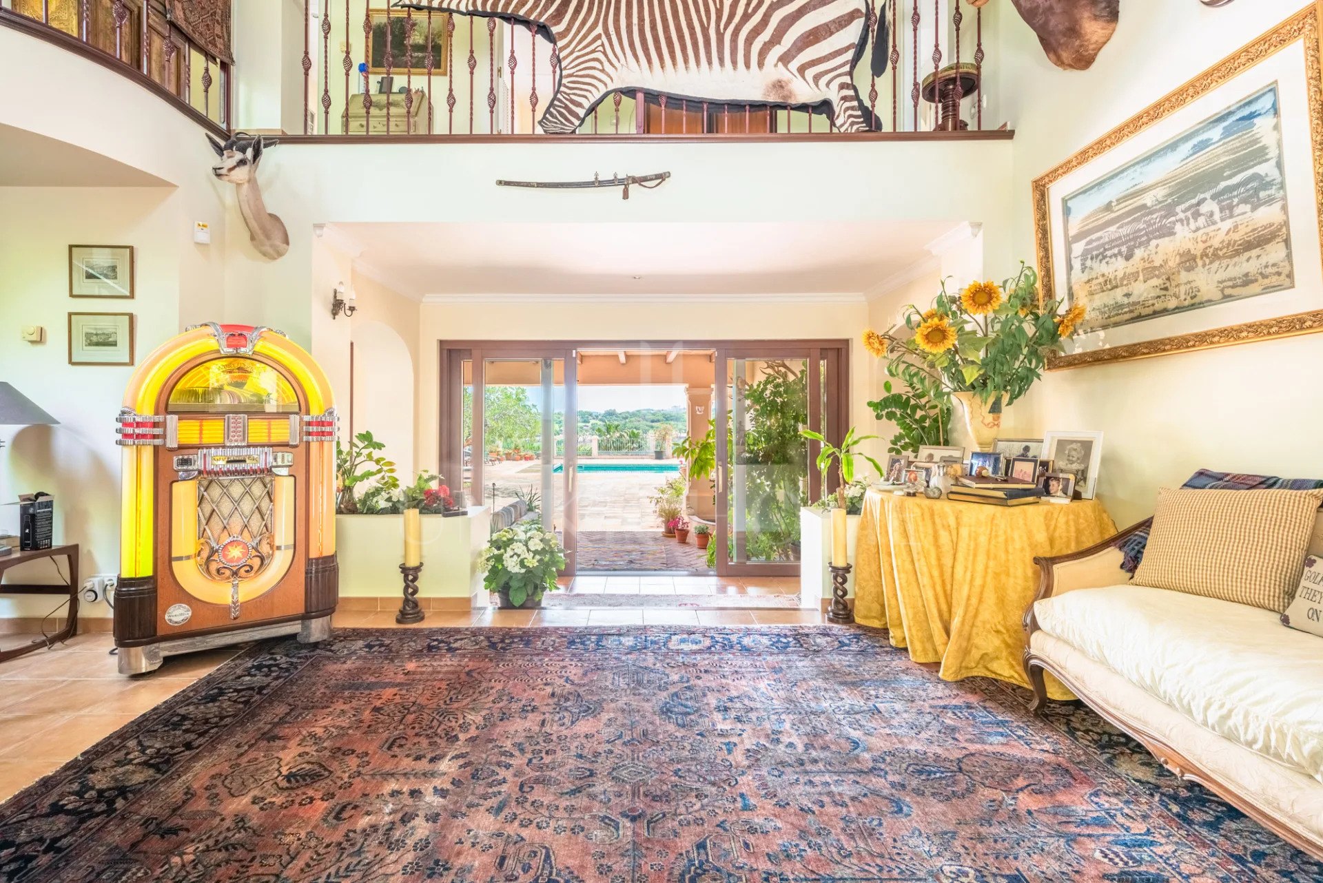 Amplia Villa de 9 dormitorios con vistas panorámicas en Sotogrande Alto