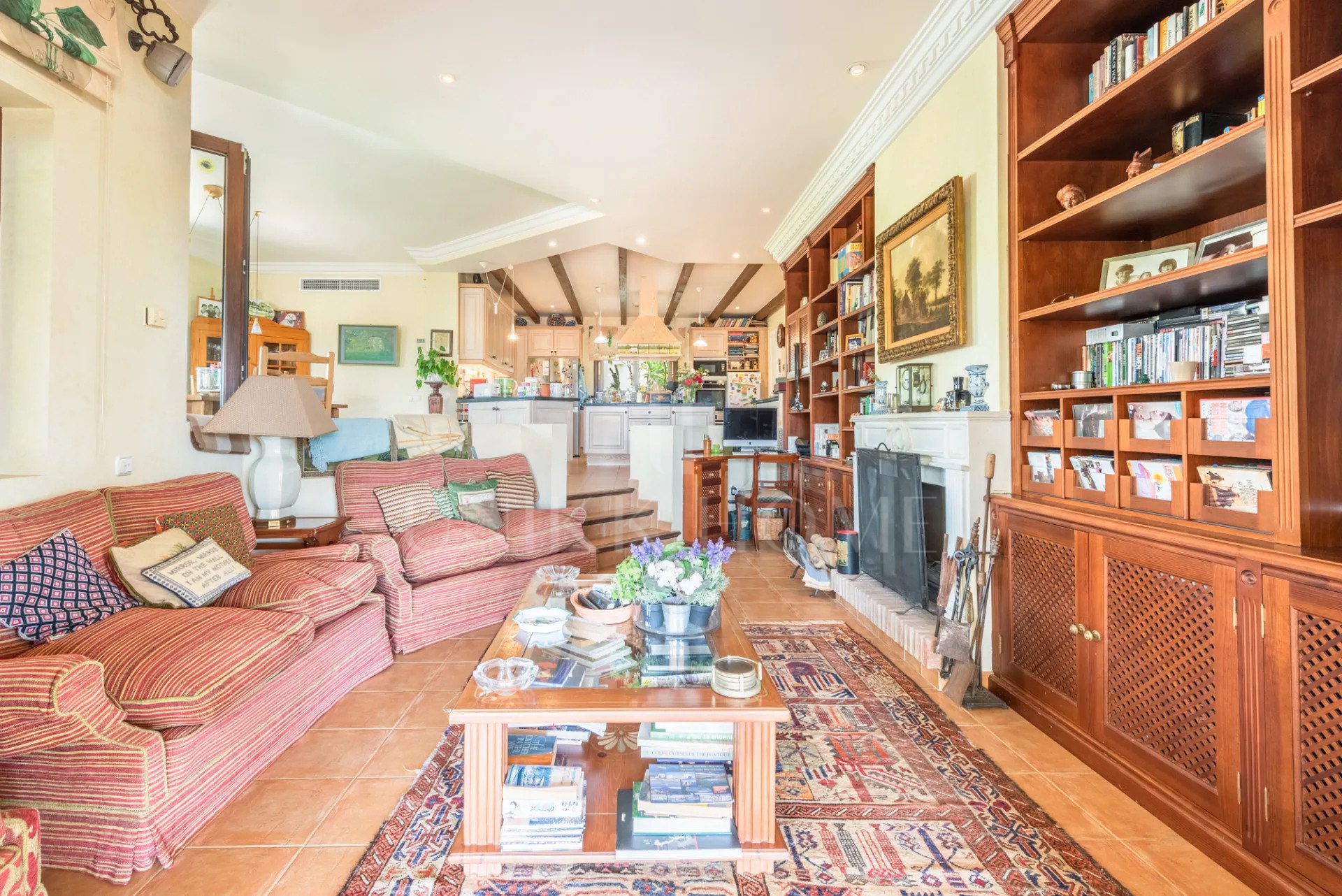 Amplia Villa de 9 dormitorios con vistas panorámicas en Sotogrande Alto