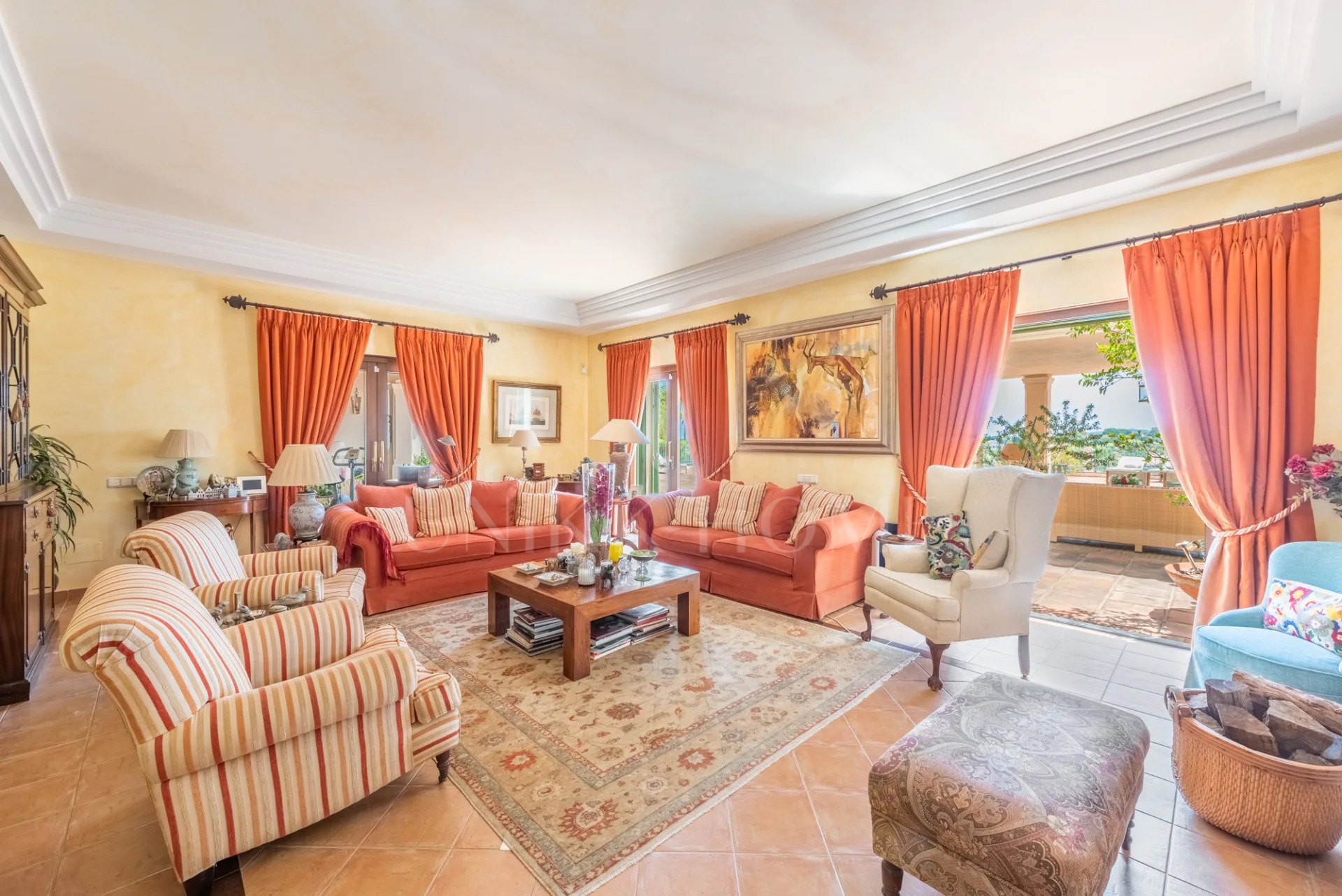 Amplia Villa de 9 dormitorios con vistas panorámicas en Sotogrande Alto