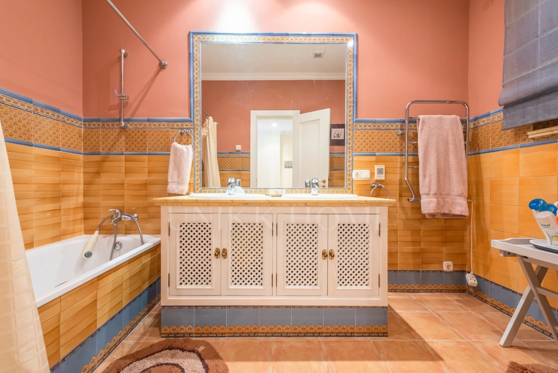 Amplia Villa de 9 dormitorios con vistas panorámicas en Sotogrande Alto