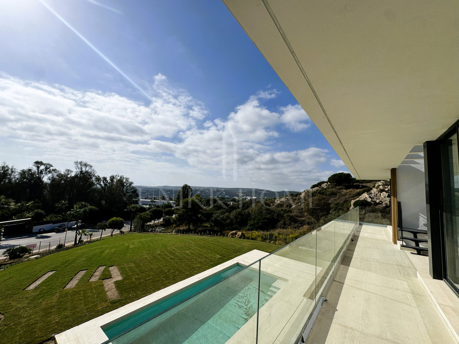 Villa Ebony de Lago Architects en venta en La Reserva, Sotogrande