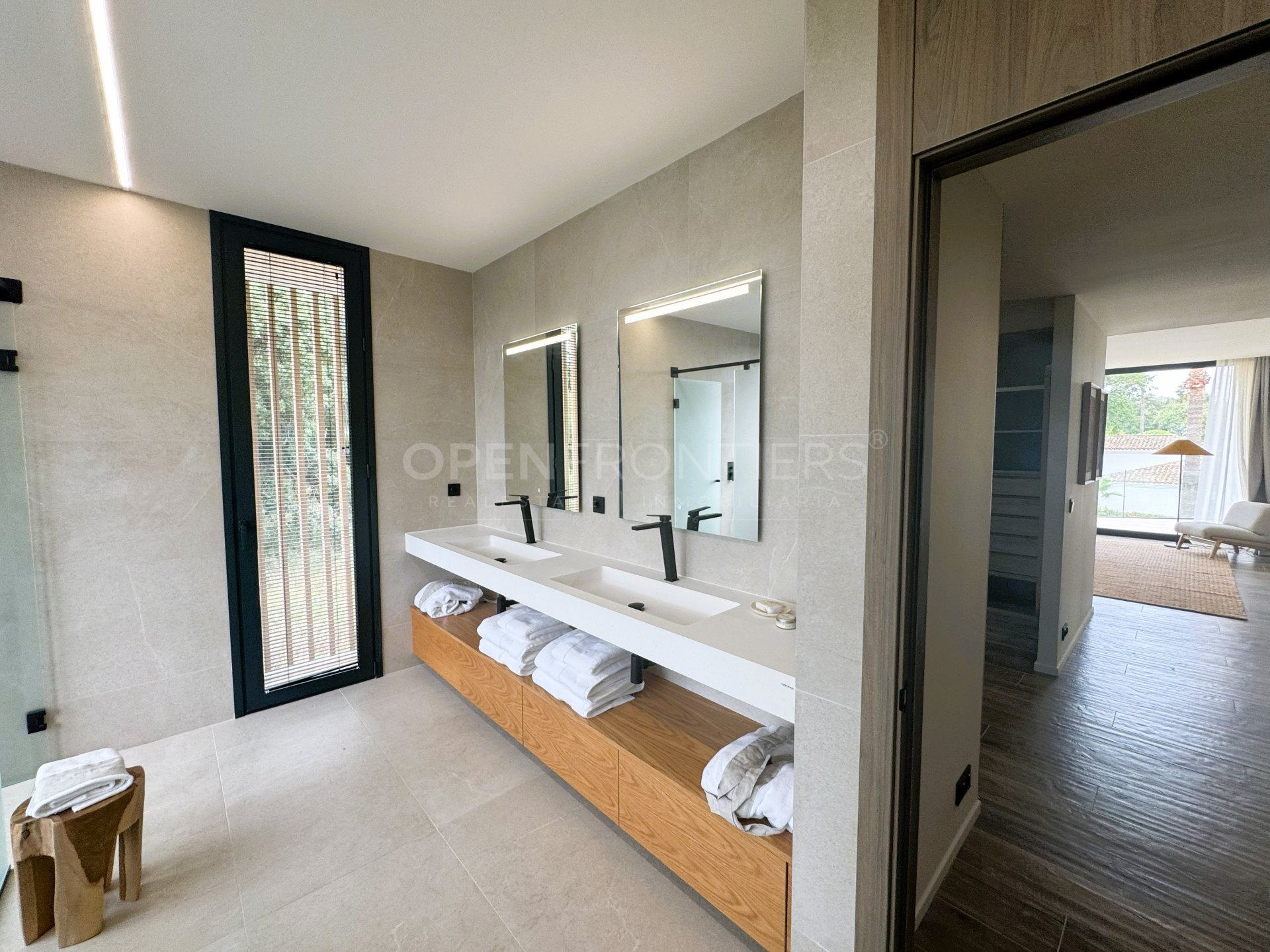 Villa KOA : Maison moderne de luxe neuve à vendre à Sotogrande Costa – signée Lago Architects