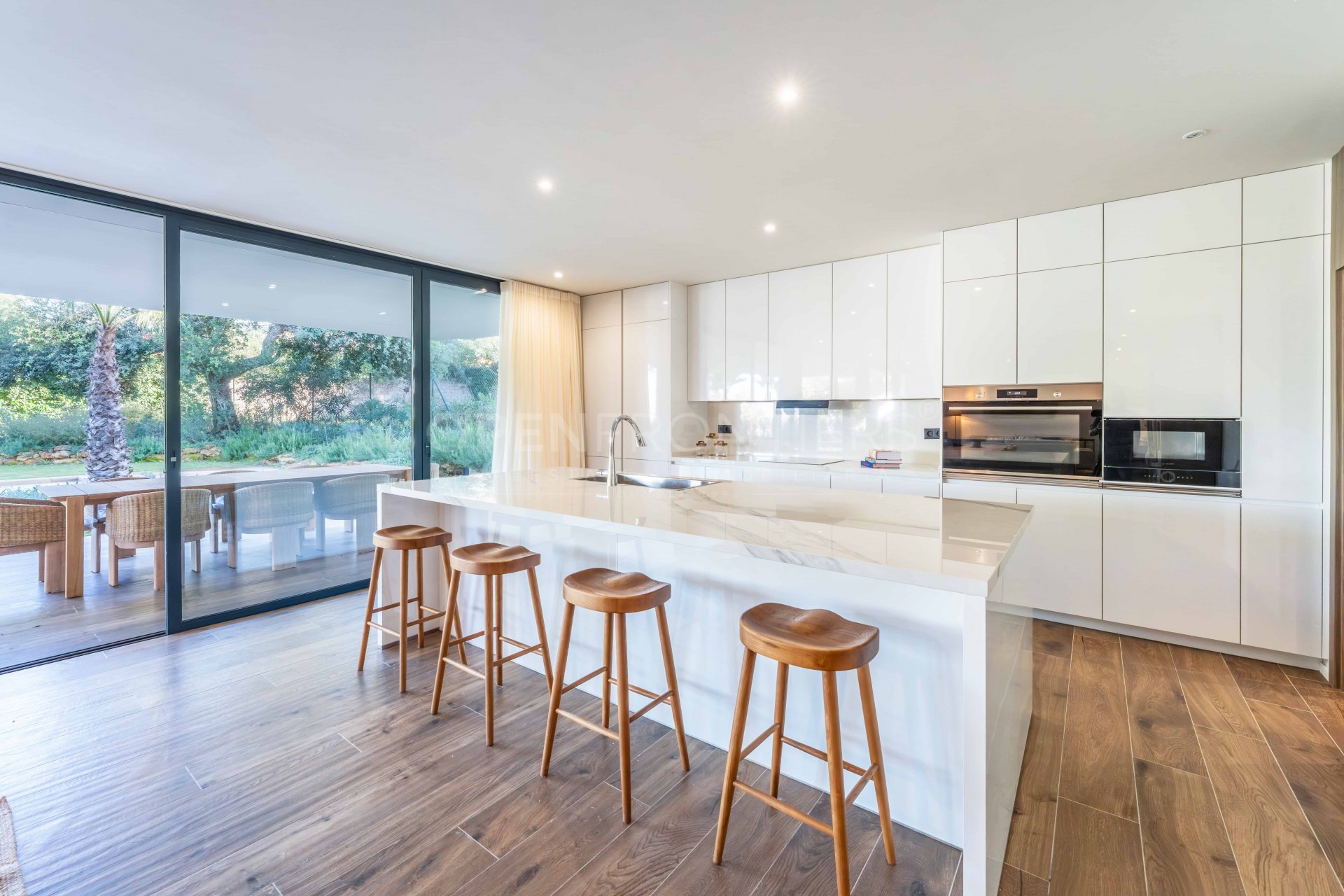 Villa KOA de Lago Architects: nueva construcción en venta en Sotogrande