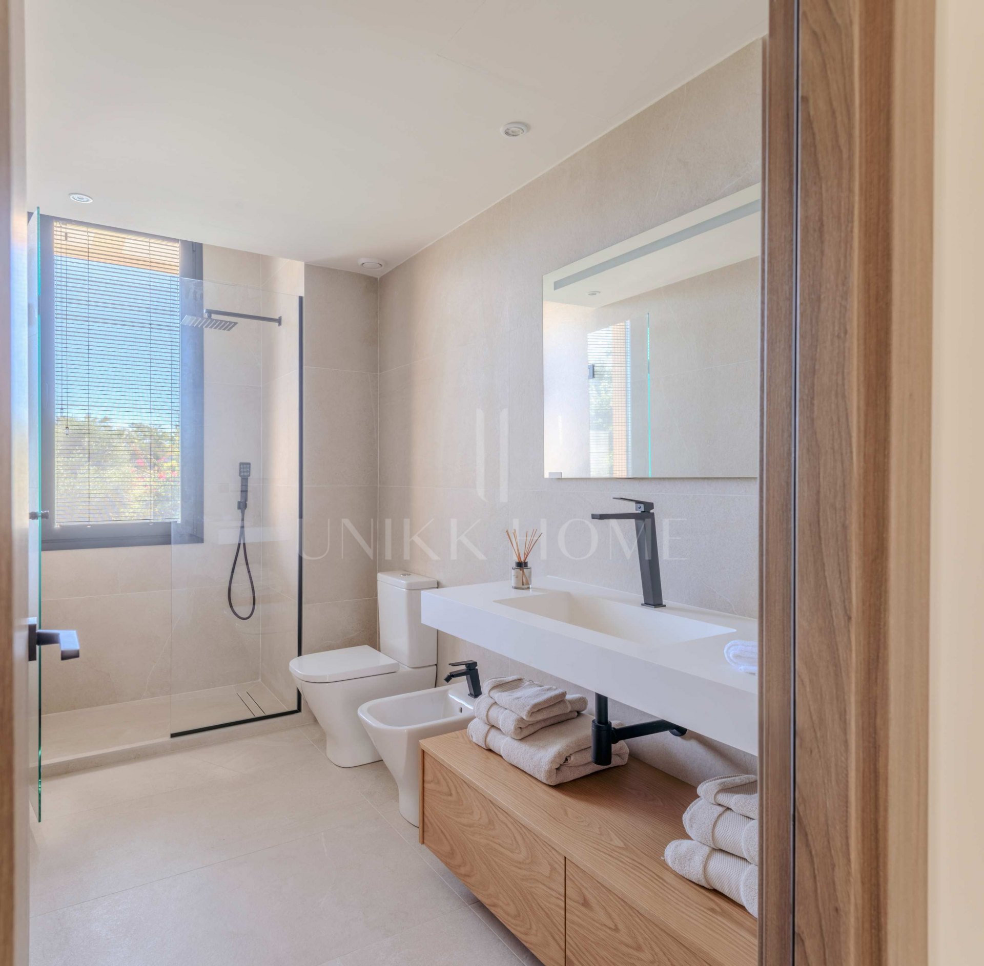 Villa KOA de Lago Architects: New build villa for sale in Sotogrande Costa