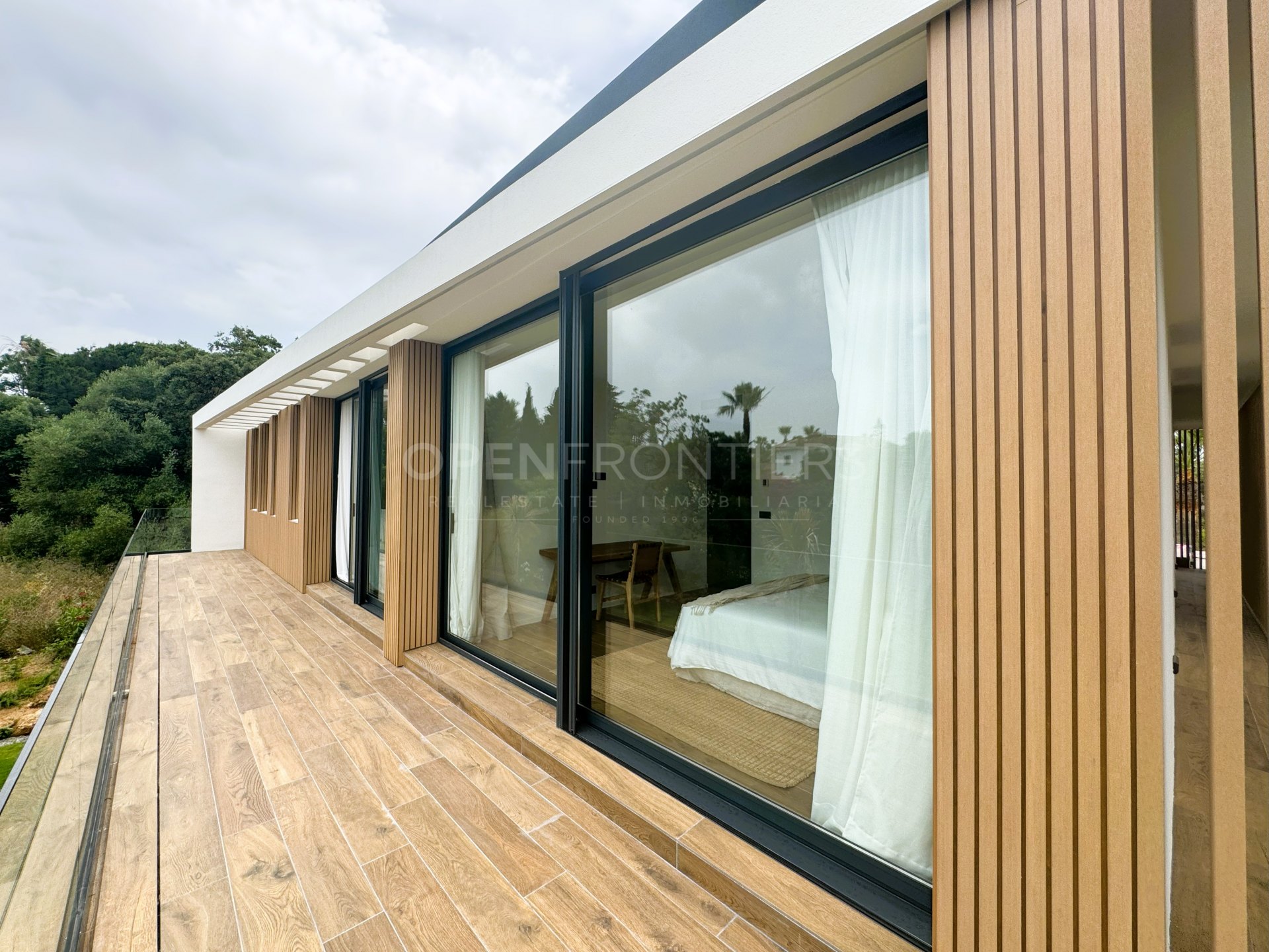 Villa KOA : Maison moderne de luxe neuve à vendre à Sotogrande Costa – signée Lago Architects