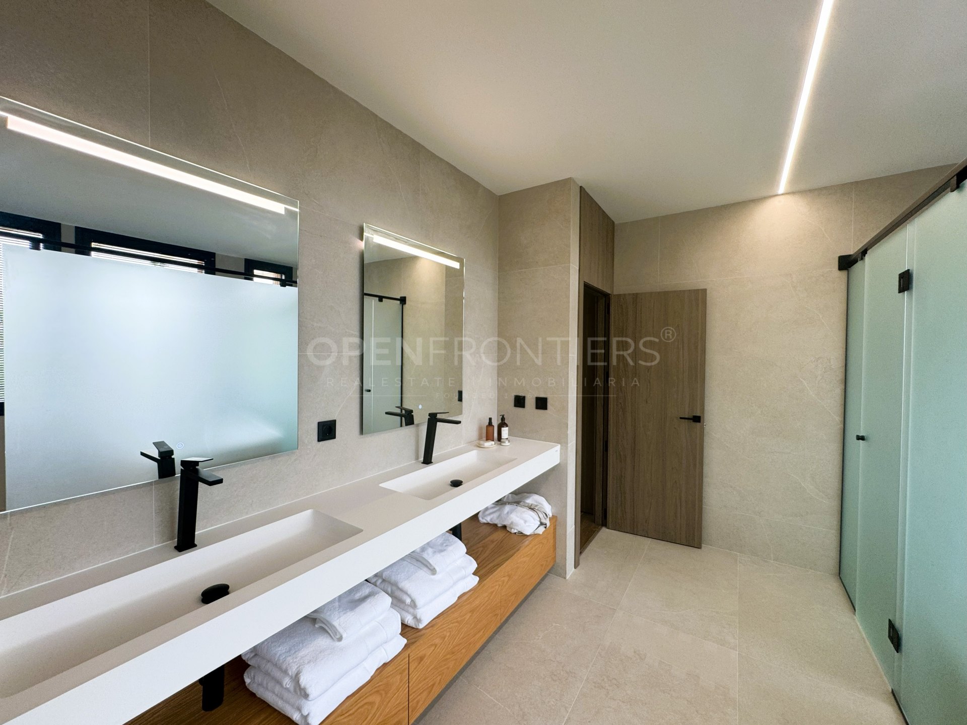 Villa KOA : Maison moderne de luxe neuve à vendre à Sotogrande Costa – signée Lago Architects