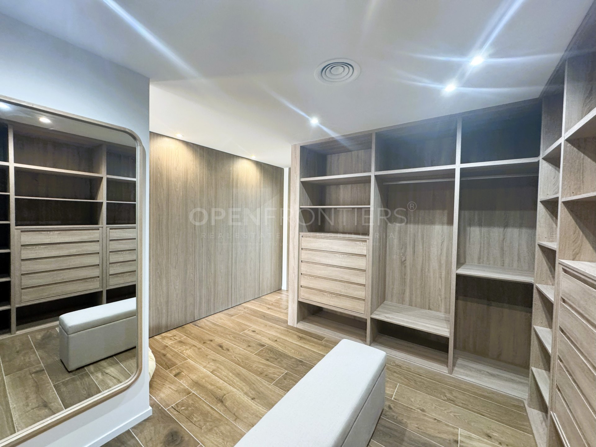 Villa KOA : Maison moderne de luxe neuve à vendre à Sotogrande Costa – signée Lago Architects