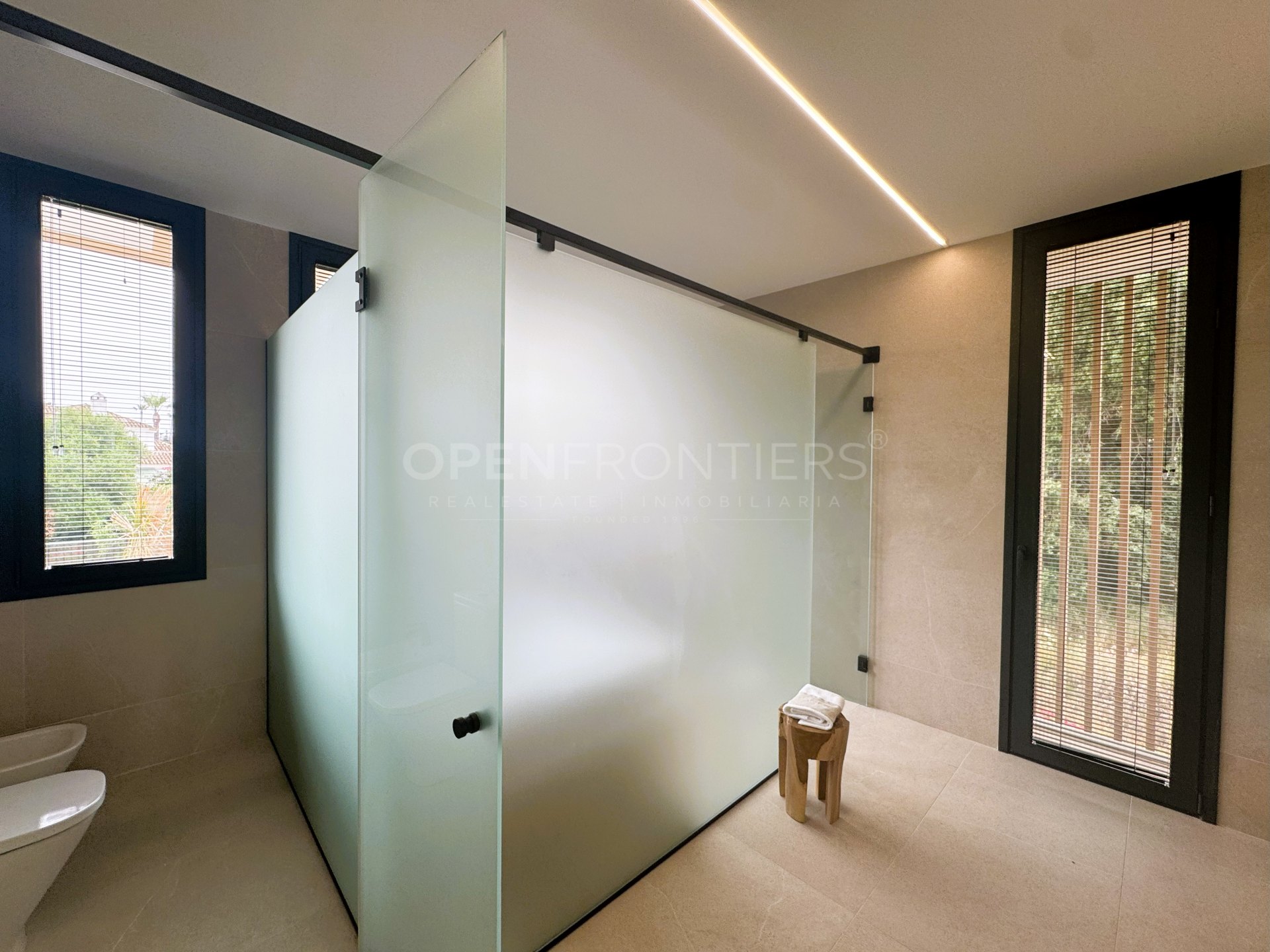 Villa KOA : Maison moderne de luxe neuve à vendre à Sotogrande Costa – signée Lago Architects