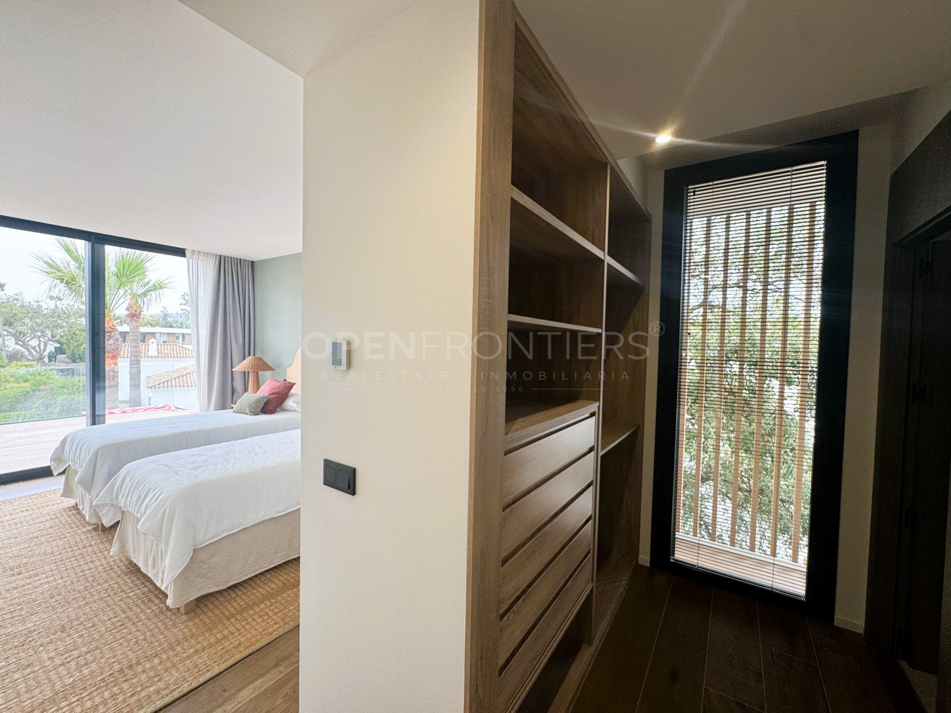Villa KOA : Maison moderne de luxe neuve à vendre à Sotogrande Costa – signée Lago Architects
