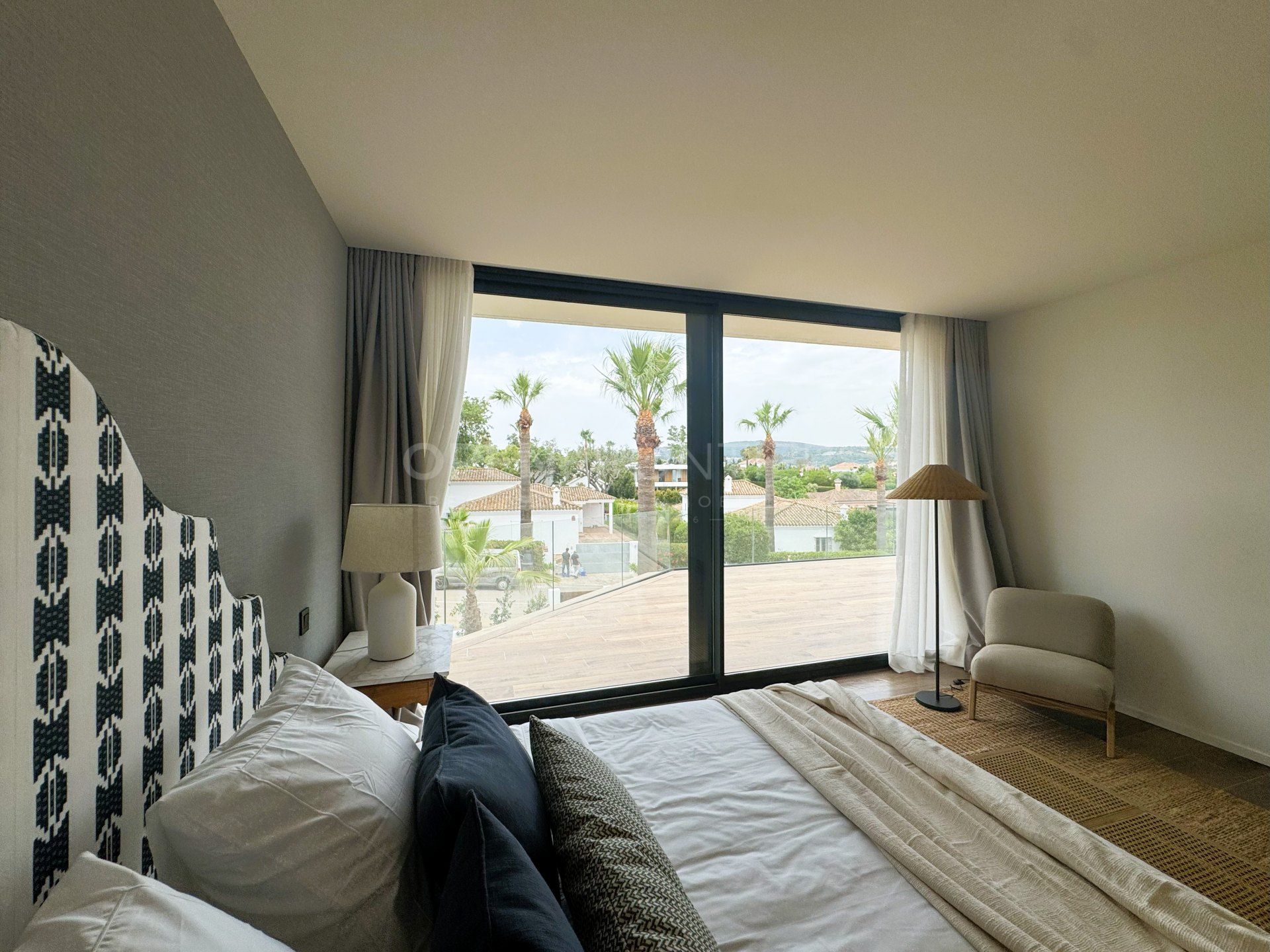 Villa KOA : Maison moderne de luxe neuve à vendre à Sotogrande Costa – signée Lago Architects