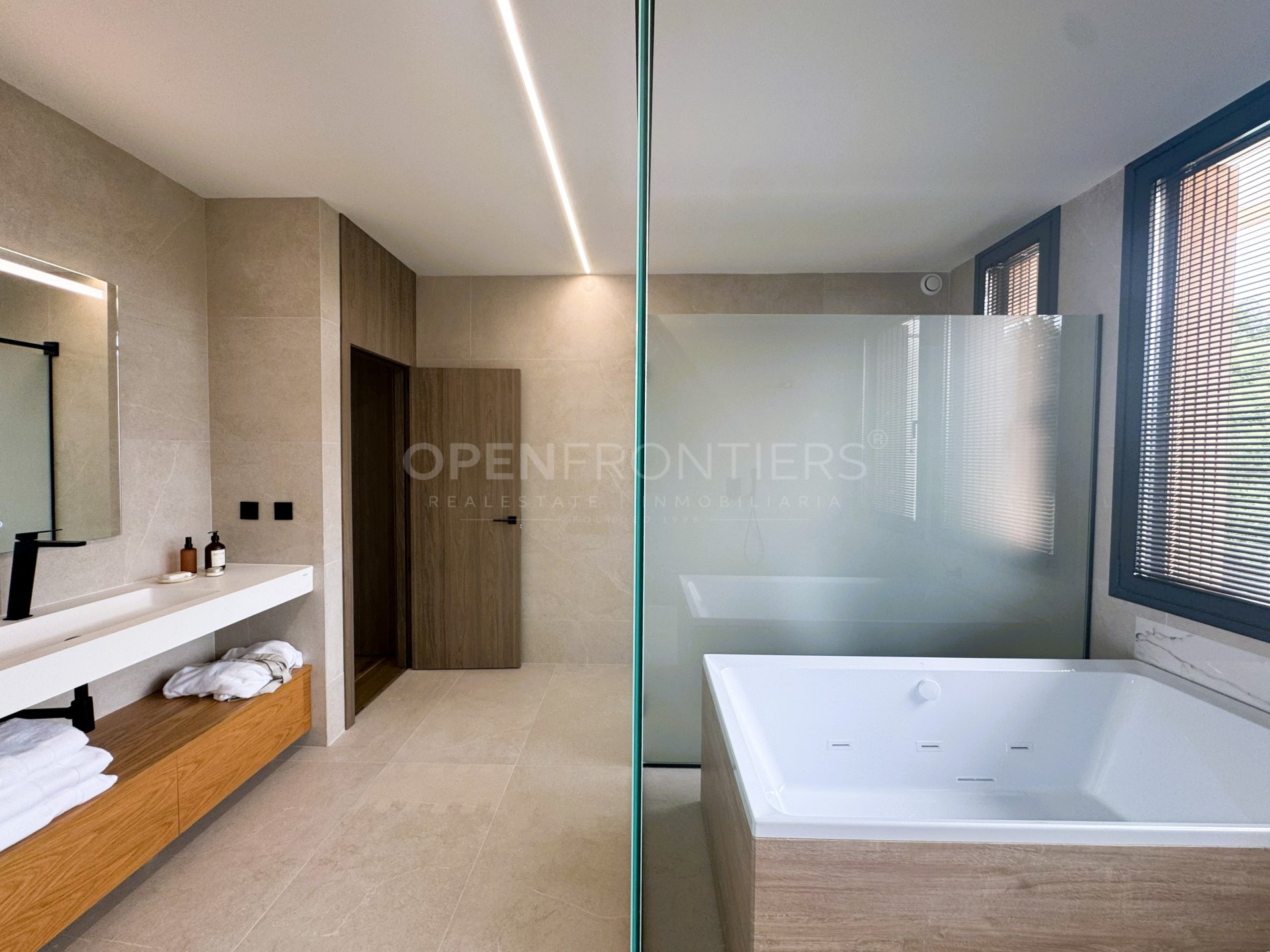 Villa KOA : Maison moderne de luxe neuve à vendre à Sotogrande Costa – signée Lago Architects