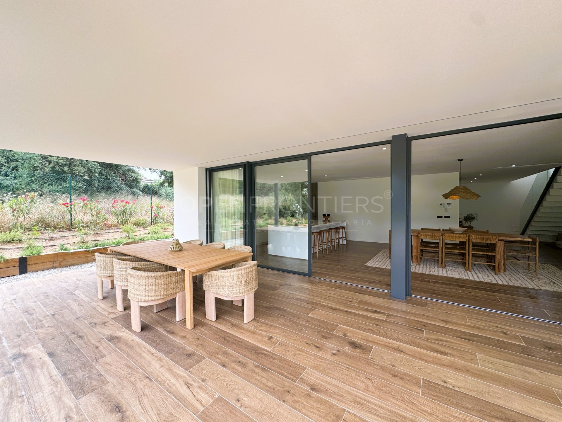 Villa KOA : Maison moderne de luxe neuve à vendre à Sotogrande Costa – signée Lago Architects