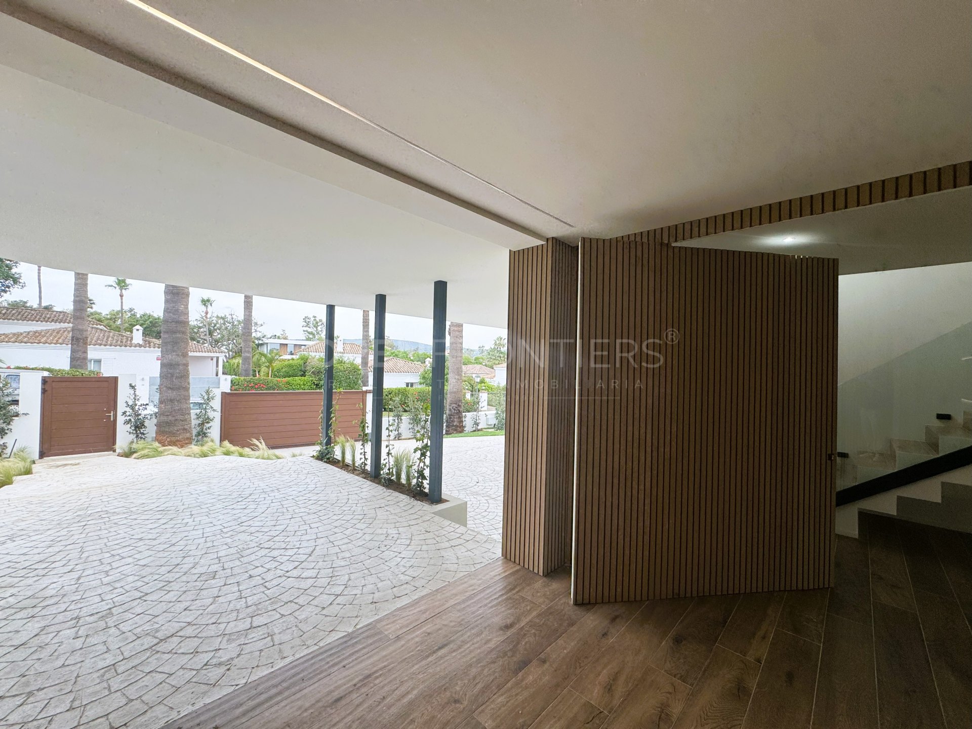 Villa KOA : Maison moderne de luxe neuve à vendre à Sotogrande Costa – signée Lago Architects
