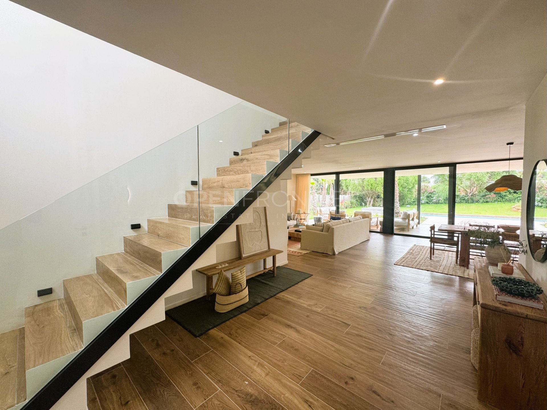 Villa KOA : Maison moderne de luxe neuve à vendre à Sotogrande Costa – signée Lago Architects
