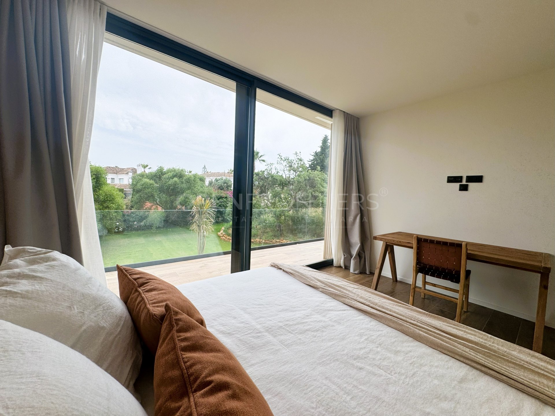 Villa KOA : Maison moderne de luxe neuve à vendre à Sotogrande Costa – signée Lago Architects