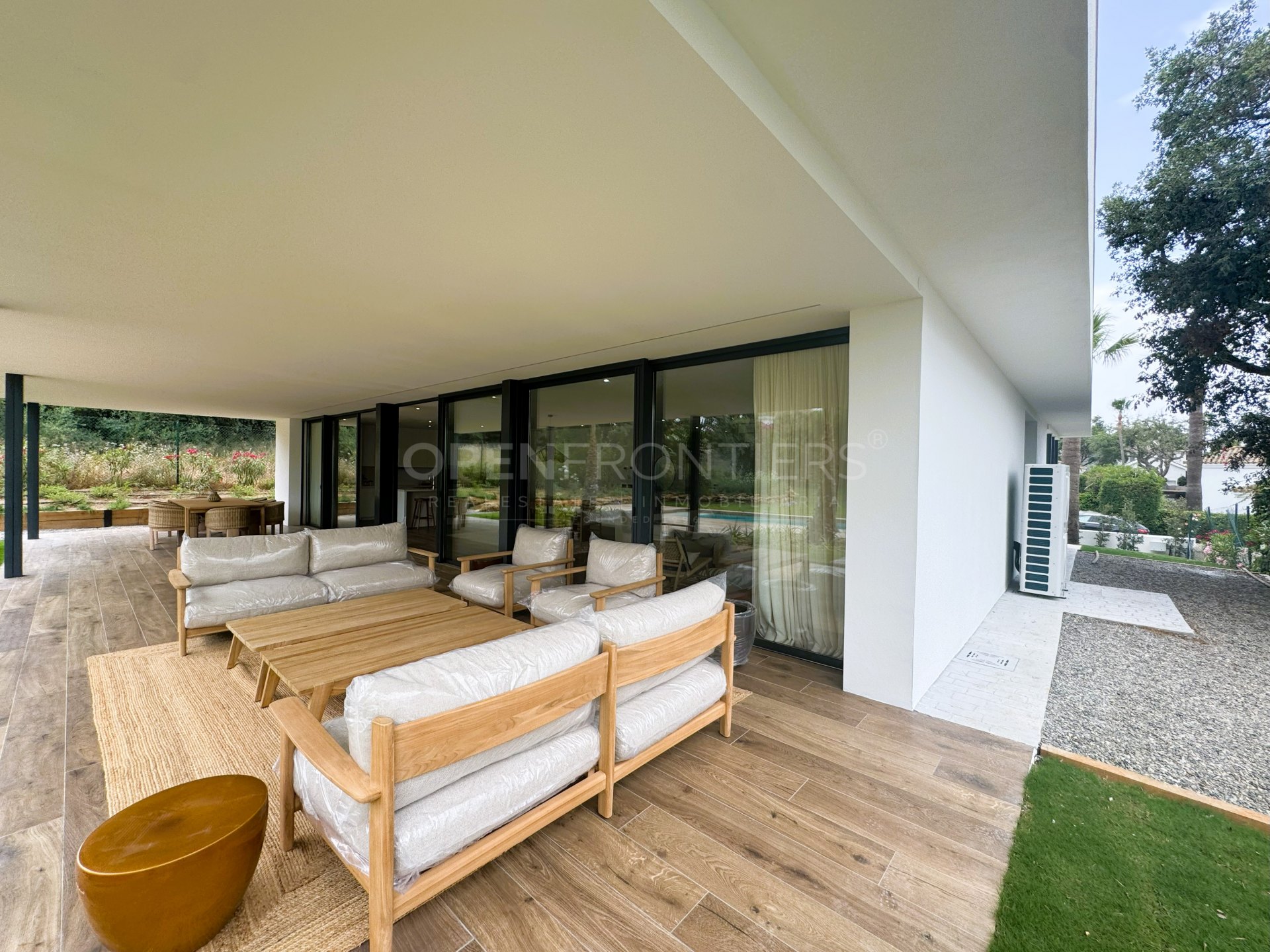 Villa KOA : Maison moderne de luxe neuve à vendre à Sotogrande Costa – signée Lago Architects
