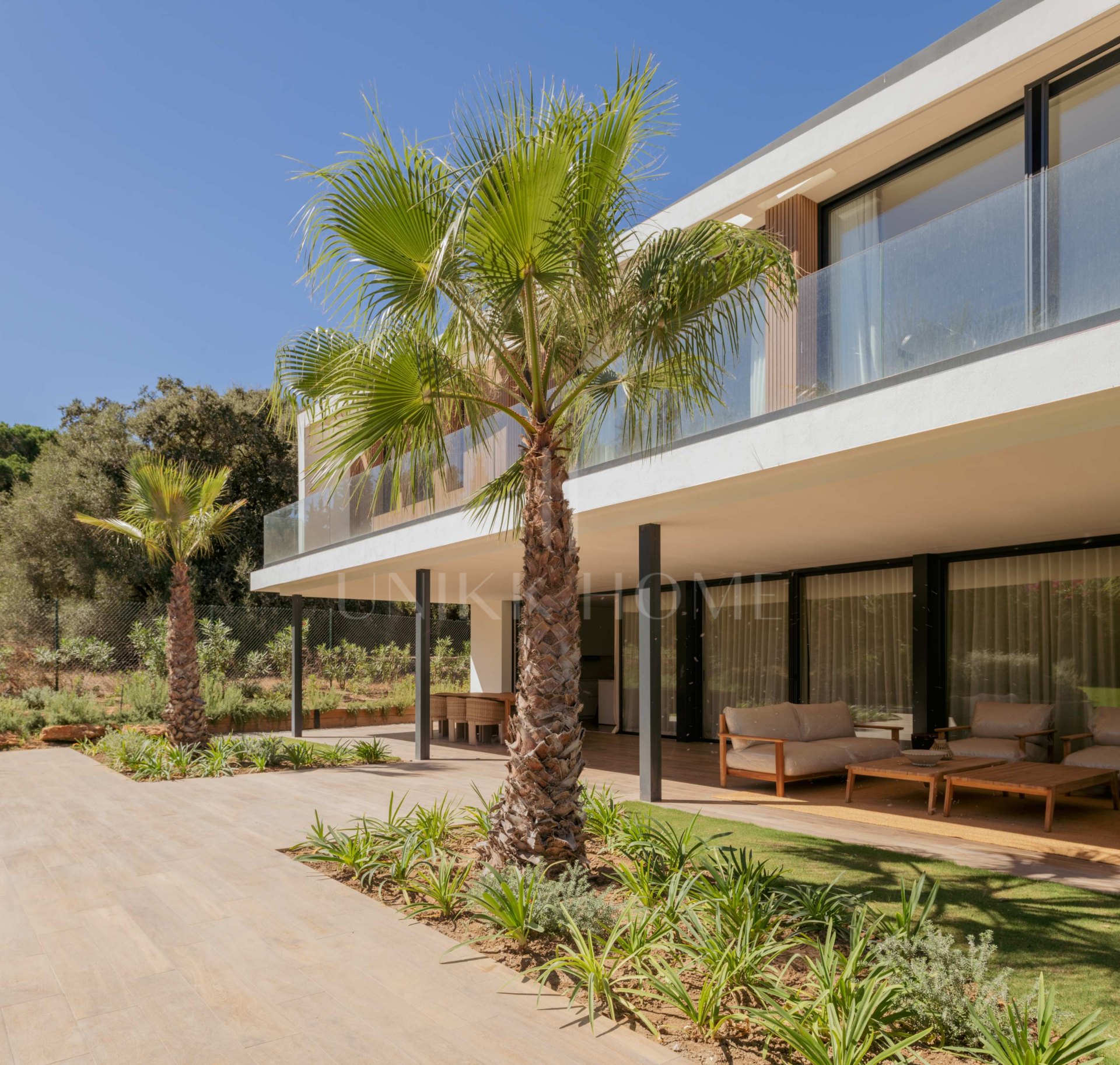 Villa KOA de Lago Architects: New build villa for sale in Sotogrande Costa