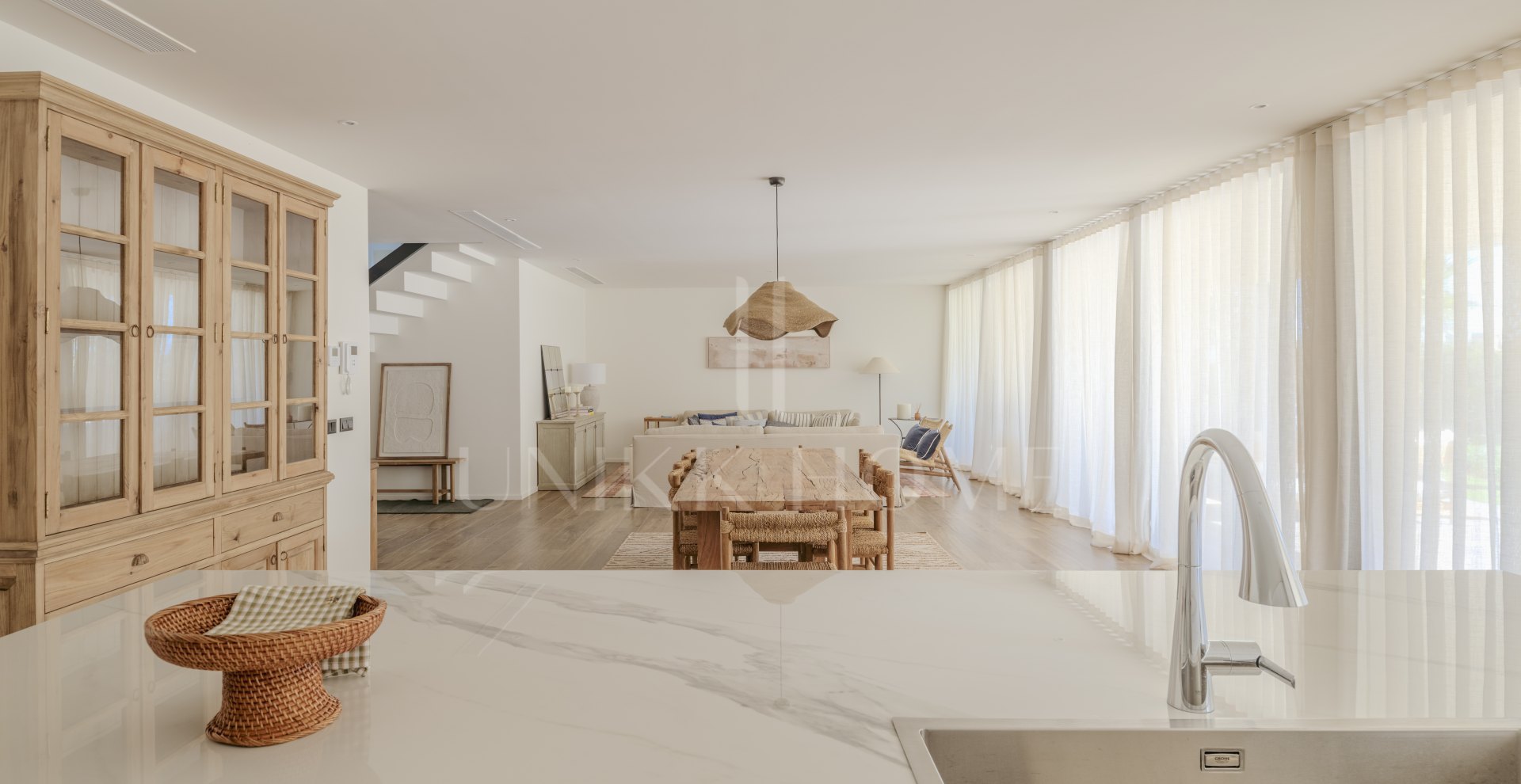 Villa KOA de Lago Architects: New build villa for sale in Sotogrande Costa