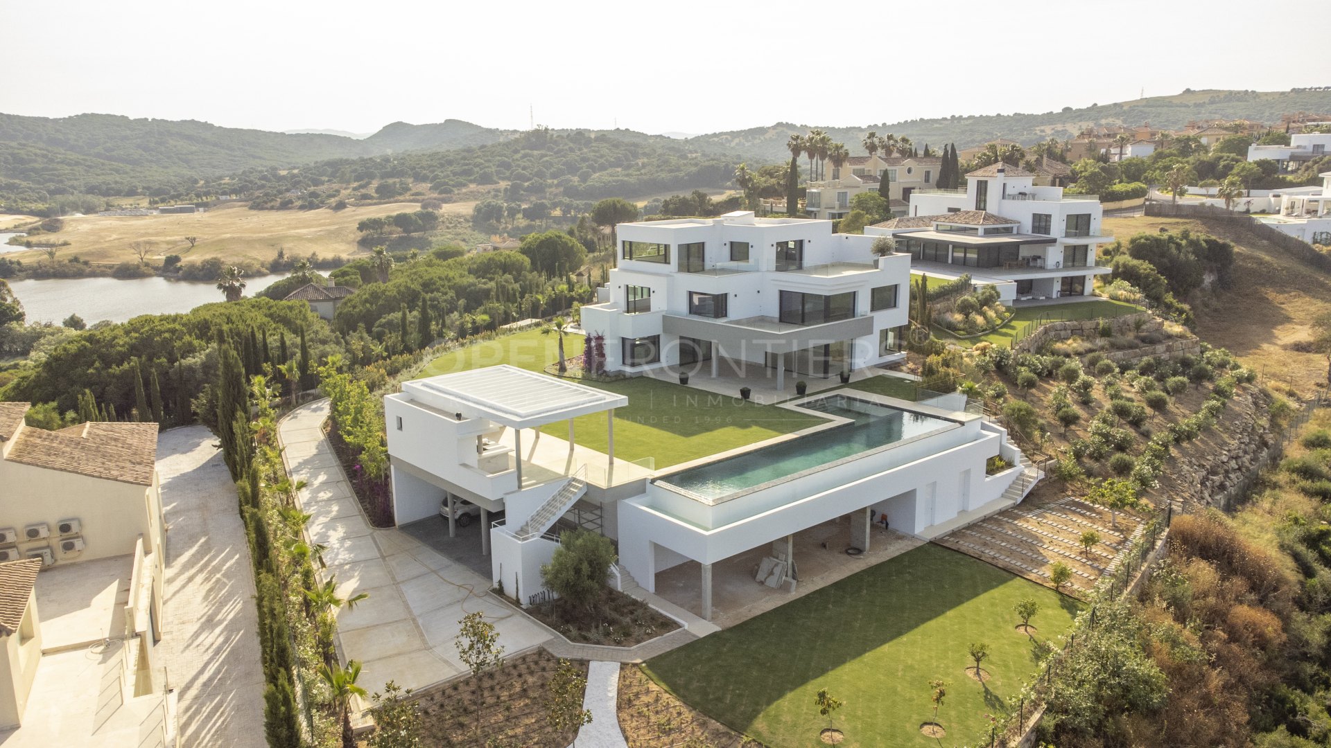 New Build Villa with Spectacular Sea and Golf Views in Sotogrande Alto