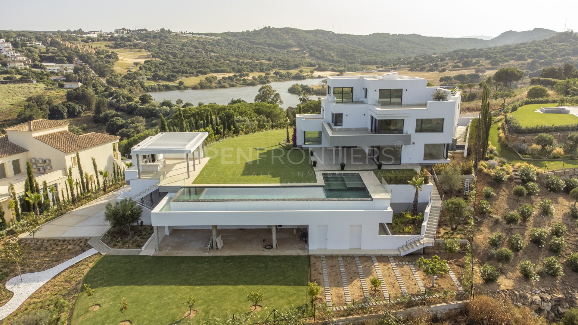 New Build Villa with Spectacular Sea and Golf Views in Sotogrande Alto