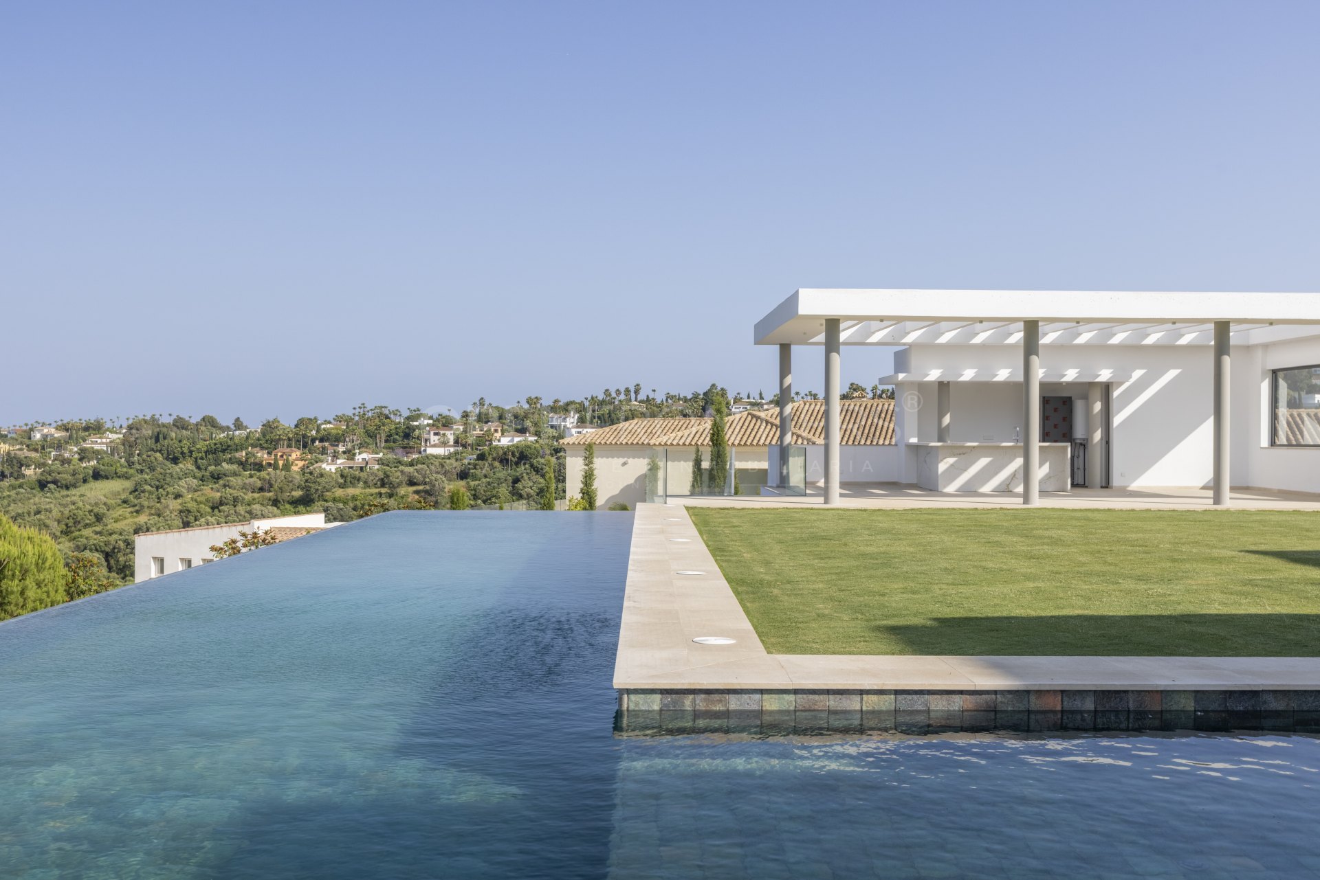 New Build Villa with Spectacular Sea and Golf Views in Sotogrande Alto
