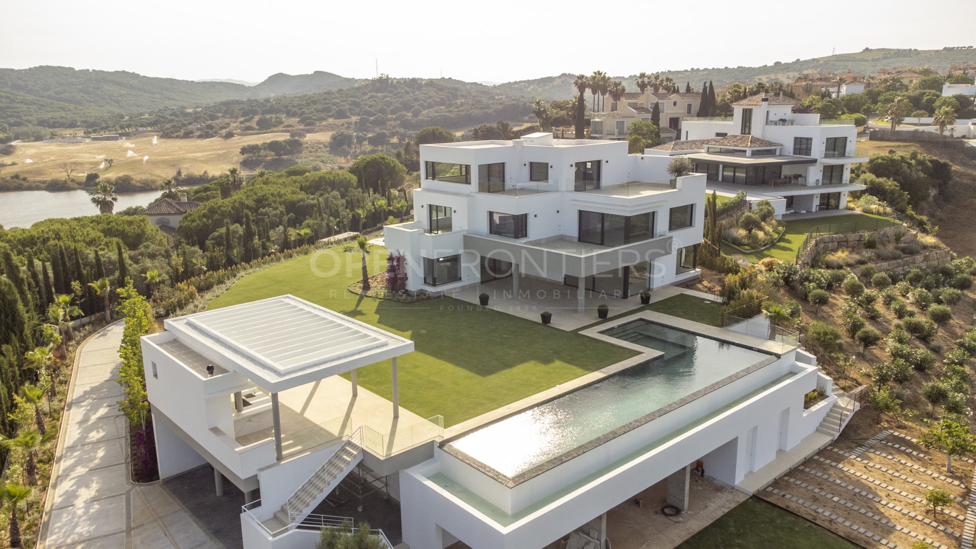 New Build Villa with Spectacular Sea and Golf Views in Sotogrande Alto