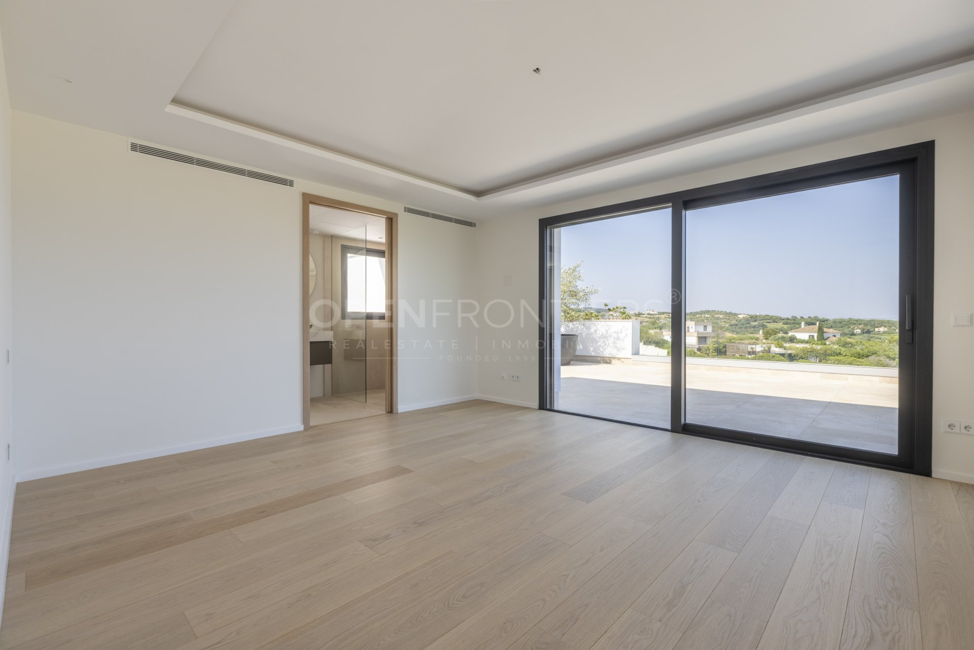 New Build Villa with Spectacular Sea and Golf Views in Sotogrande Alto