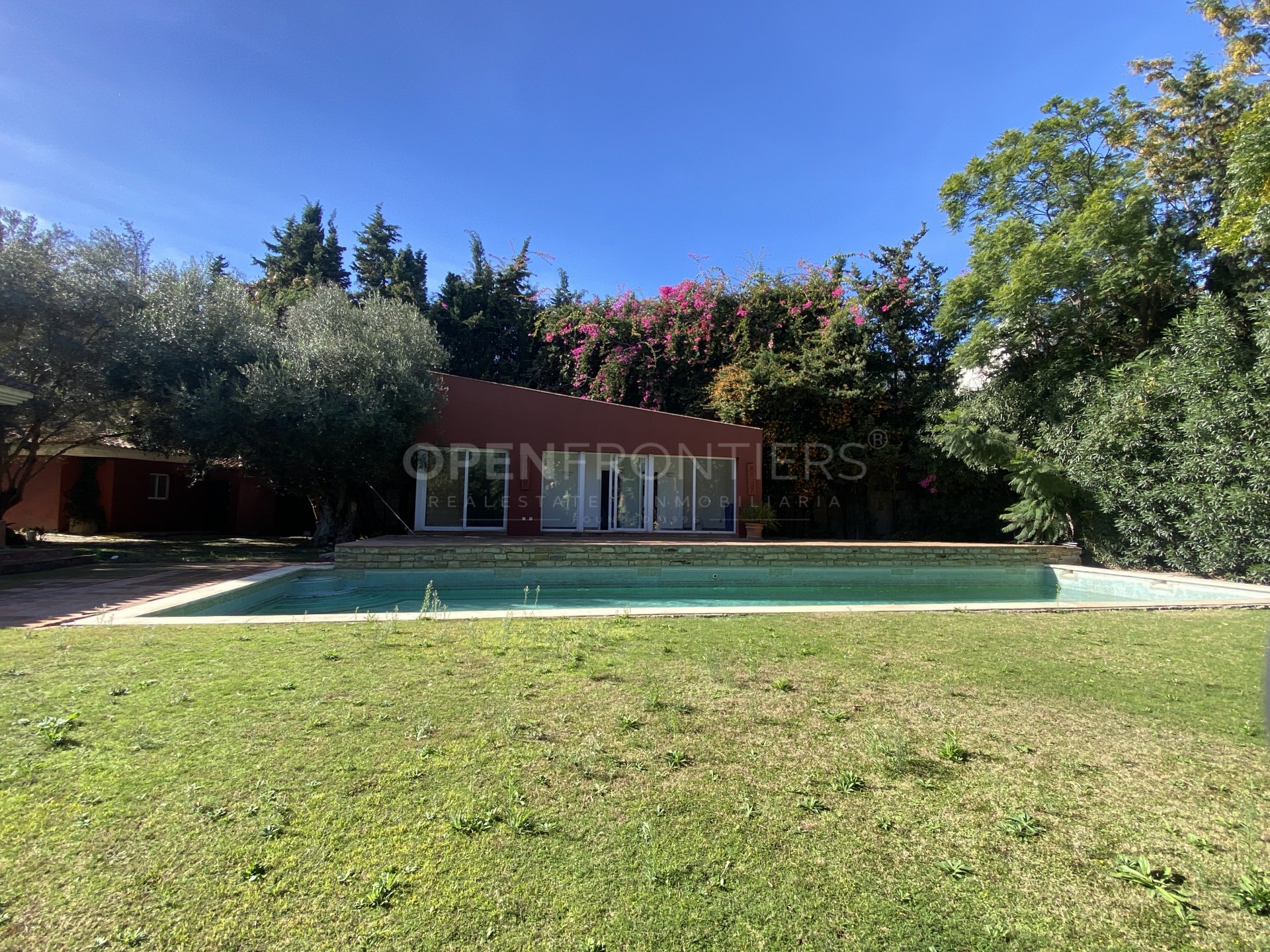 Villa te koop in Reyes y Reinas, Sotogrande Costa