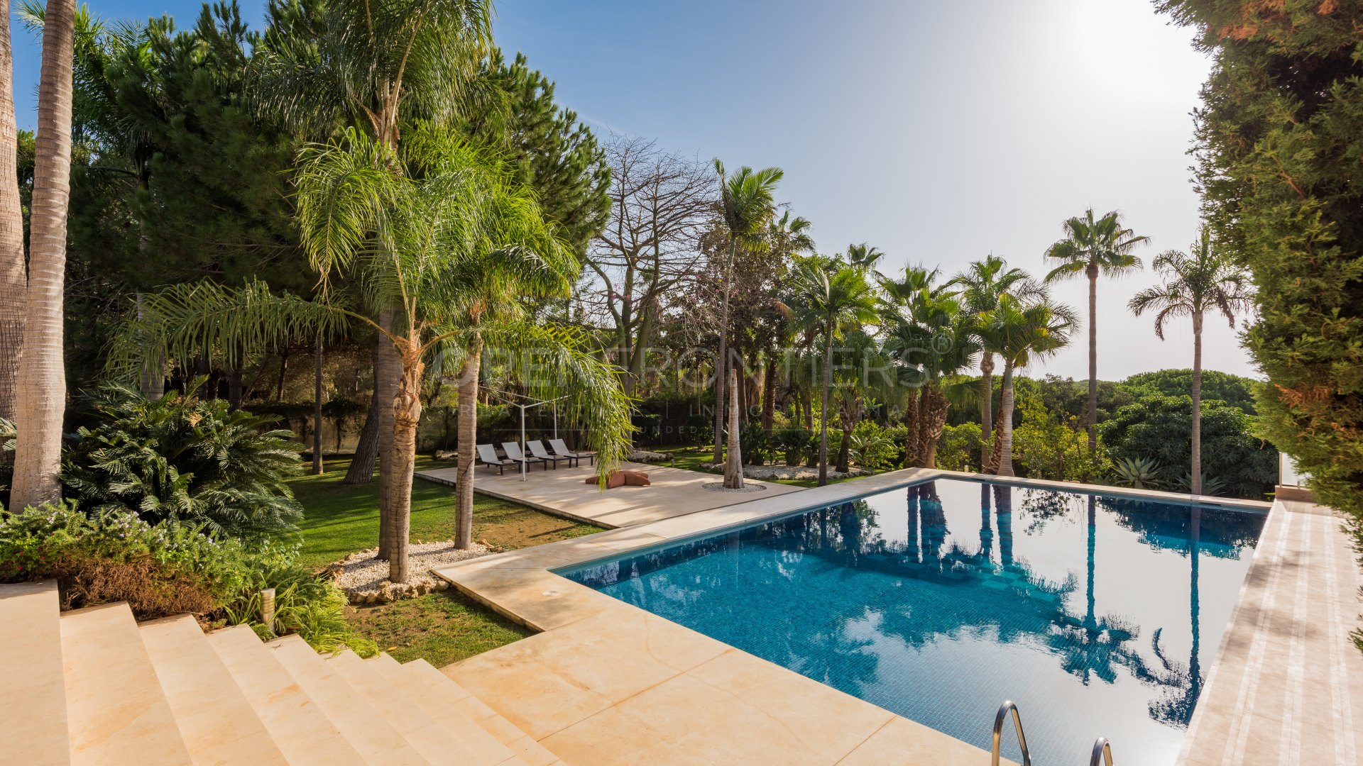 Villa te koop in Hacienda las Chapas, Marbella Oost
