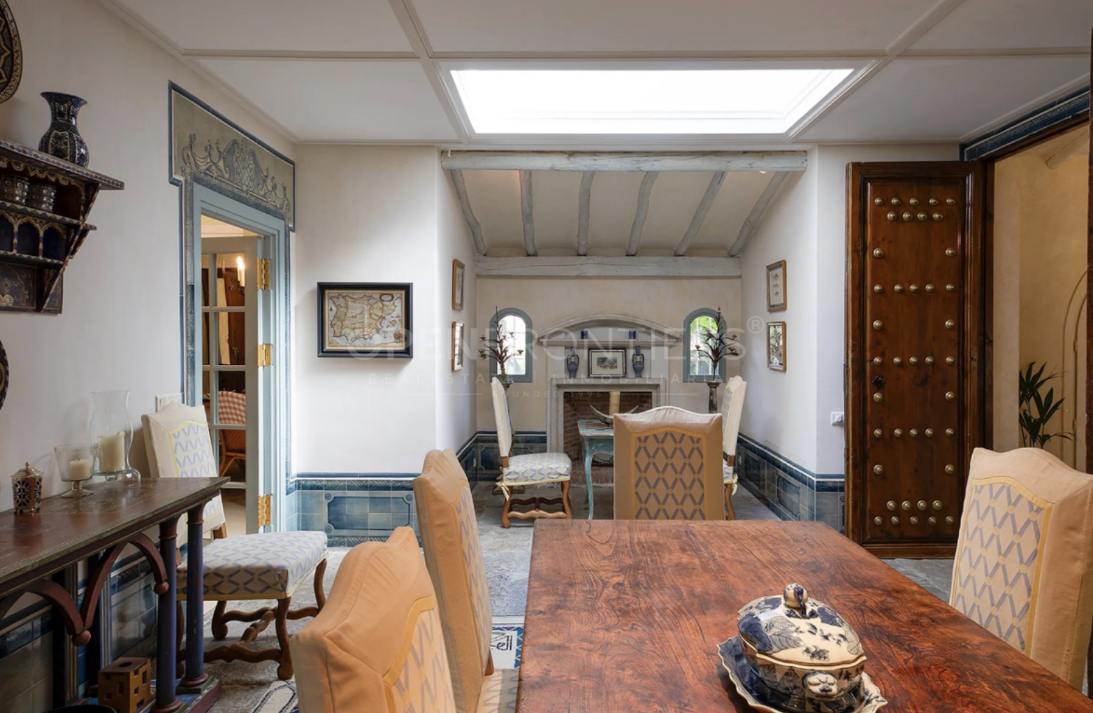 Luxury frontline Valderrama villa with extensive plot in Sotogrande Alto
