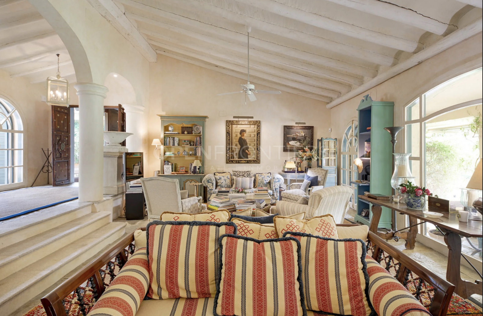 Luxury frontline Valderrama villa with extensive plot in Sotogrande Alto