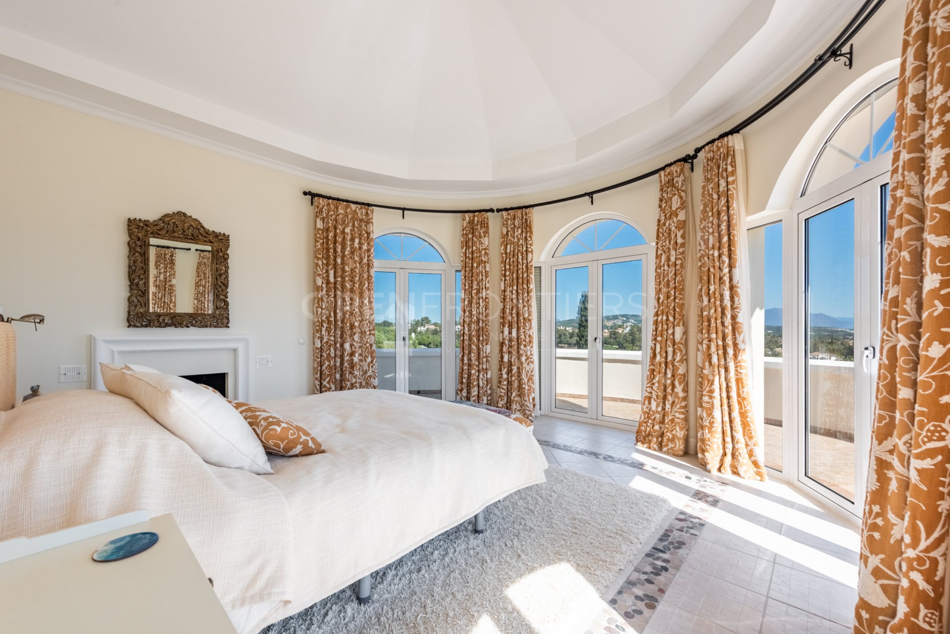 Family villa in Sotogrande Alto with panoramic sea views