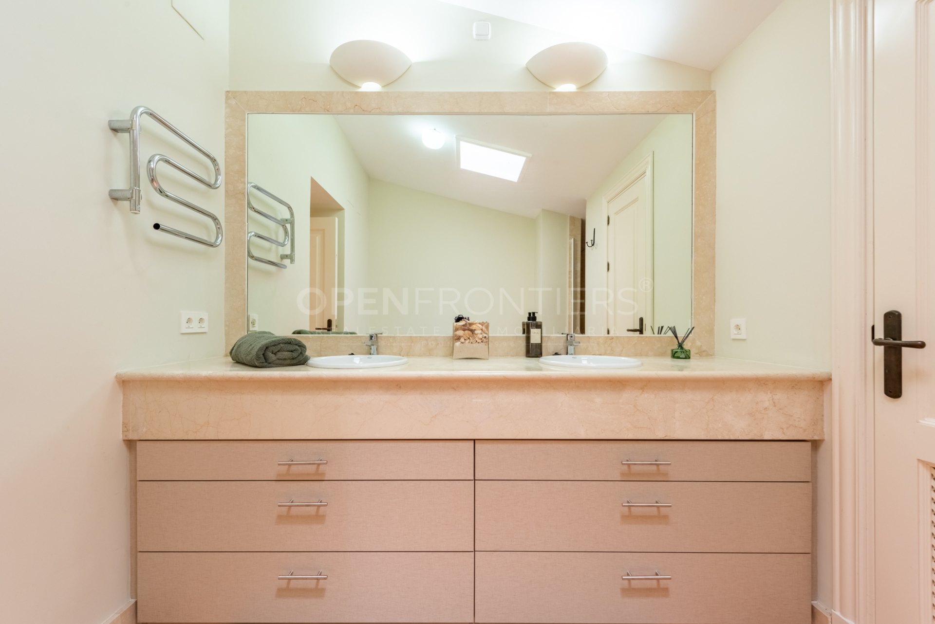 Renovated 3-bedroom townhouse in Los Carmenes de Almenara, Sotogrande Alto