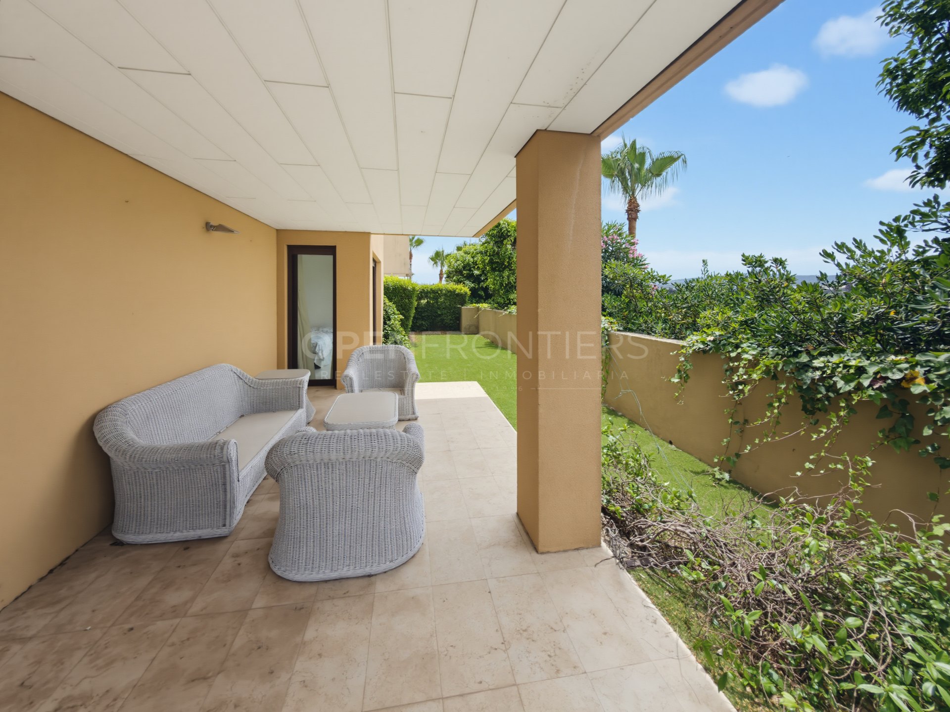 Exclusivo apartamento con jardín en Ribera del Marlin, Puerto de Sotogrande