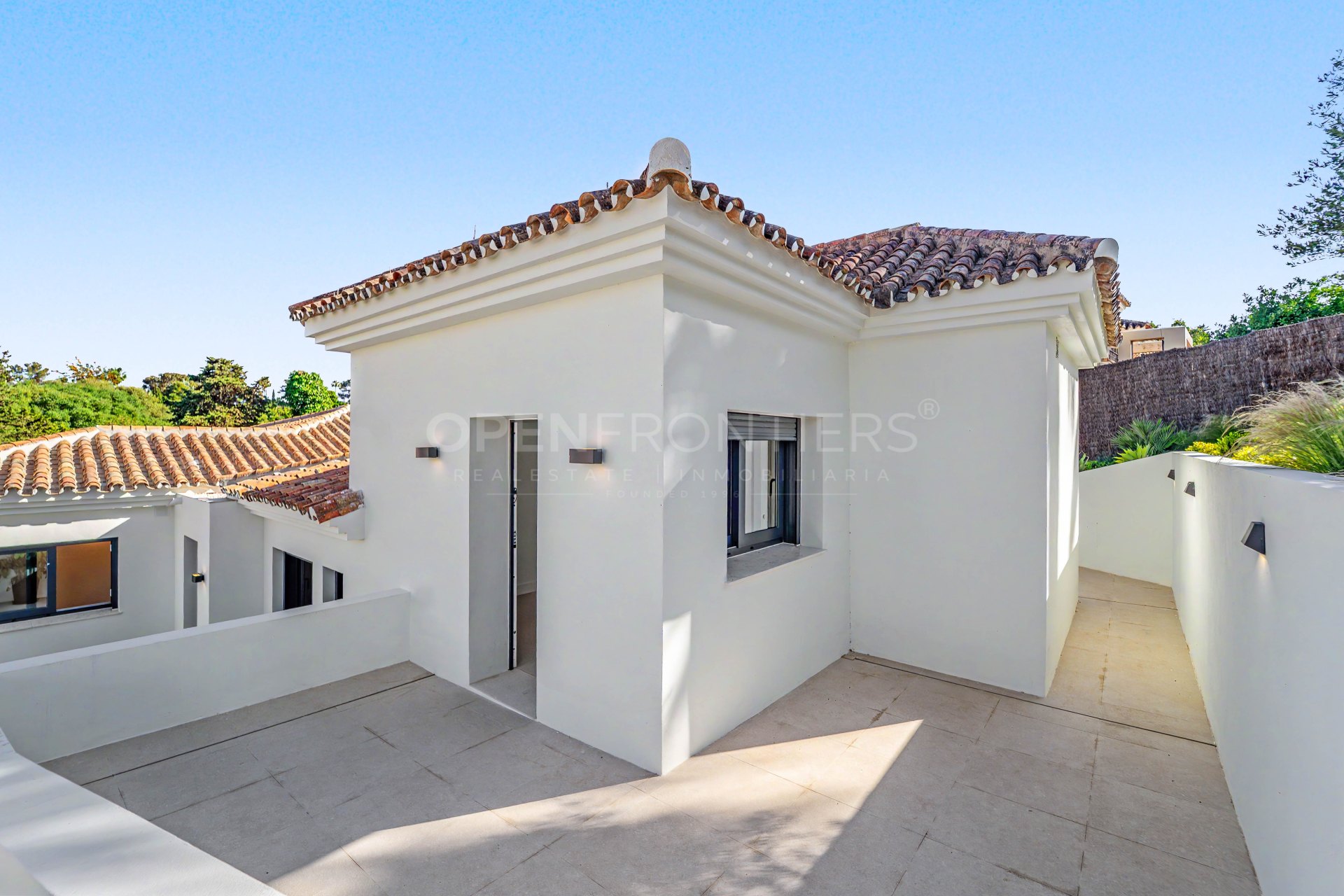 Villa de lujo con piscina privada y jardín en Sotogrande Costa