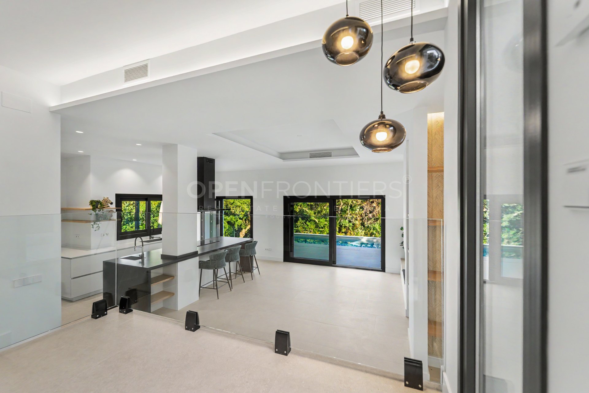 Villa de lujo con piscina privada y jardín en Sotogrande Costa