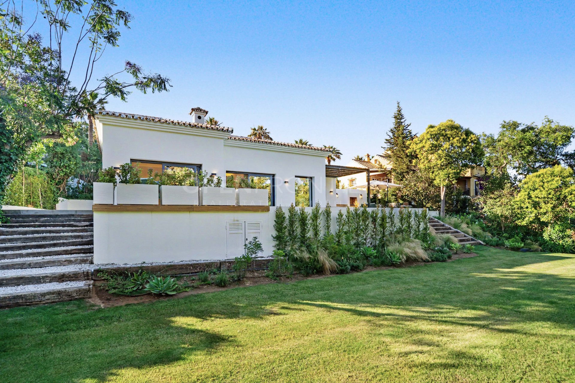 Villa de lujo con piscina privada y jardín en Sotogrande Costa