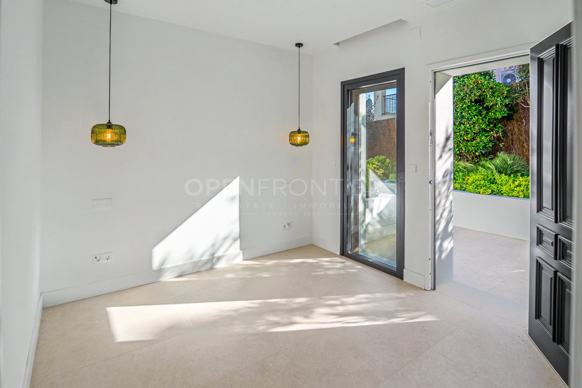 Villa de lujo con piscina privada y jardín en Sotogrande Costa