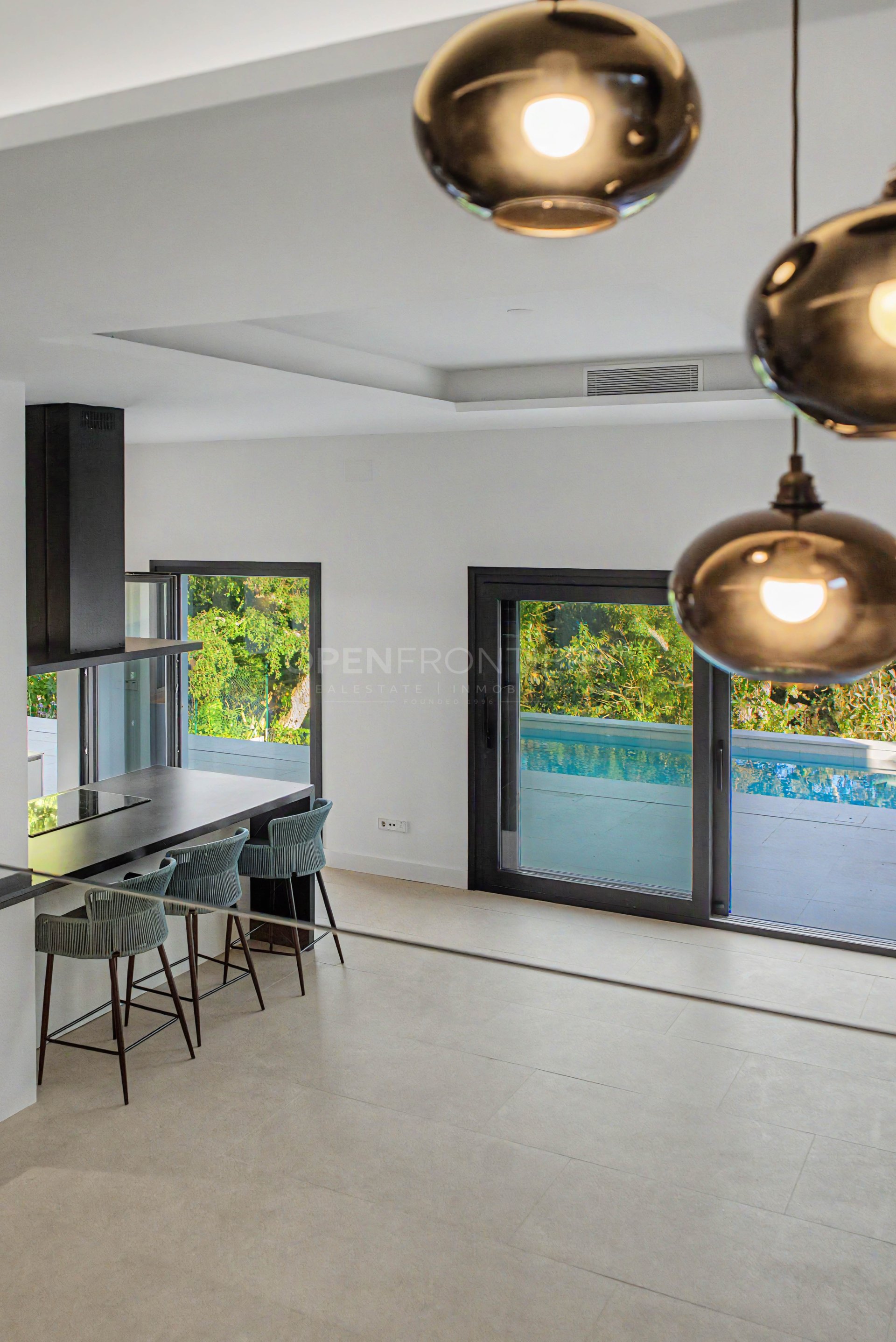 Villa de lujo con piscina privada y jardín en Sotogrande Costa