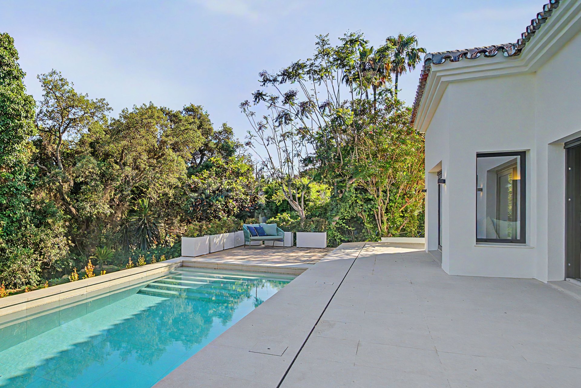 Villa de lujo con piscina privada y jardín en Sotogrande Costa