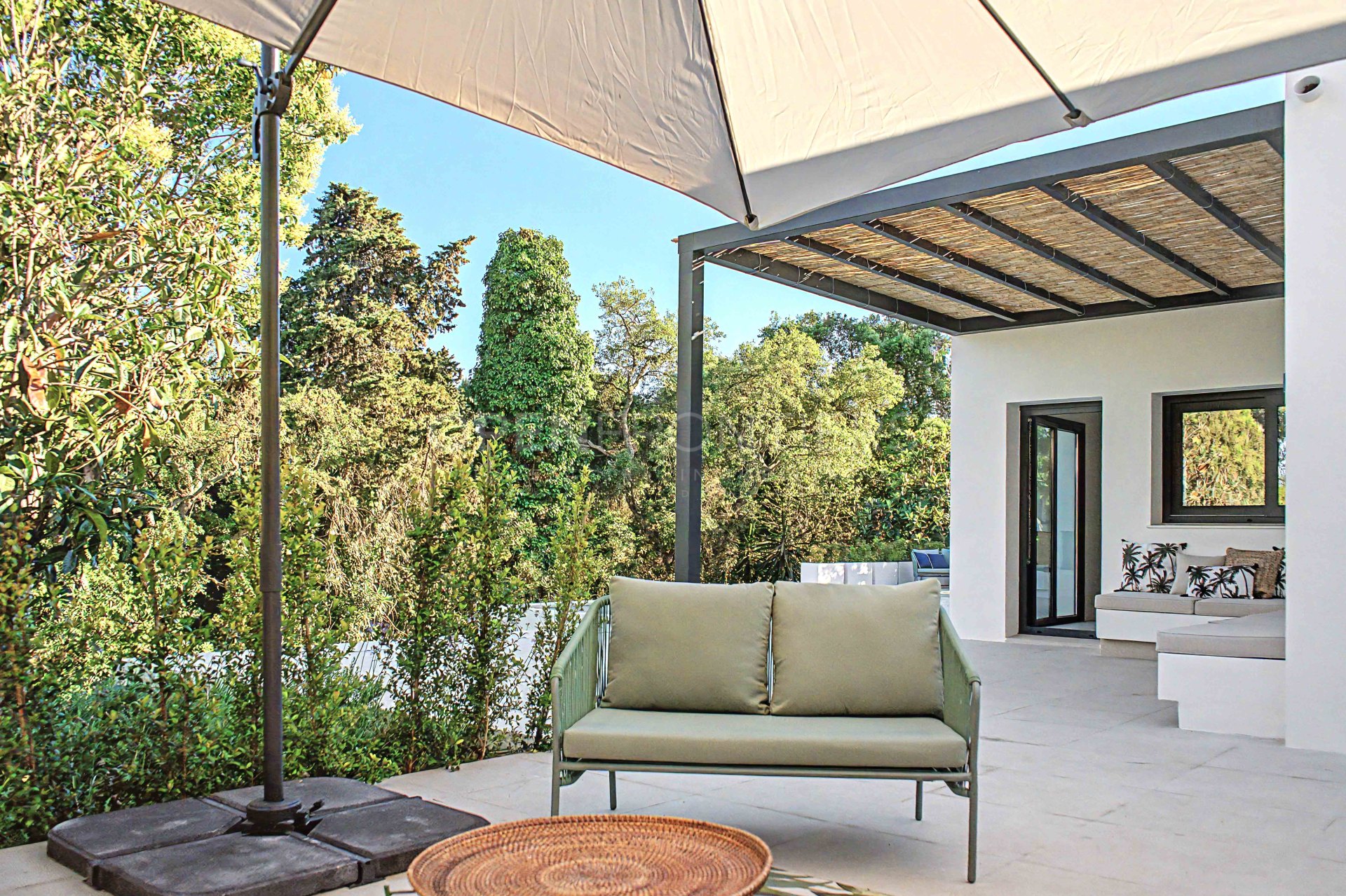 Villa de lujo con piscina privada y jardín en Sotogrande Costa