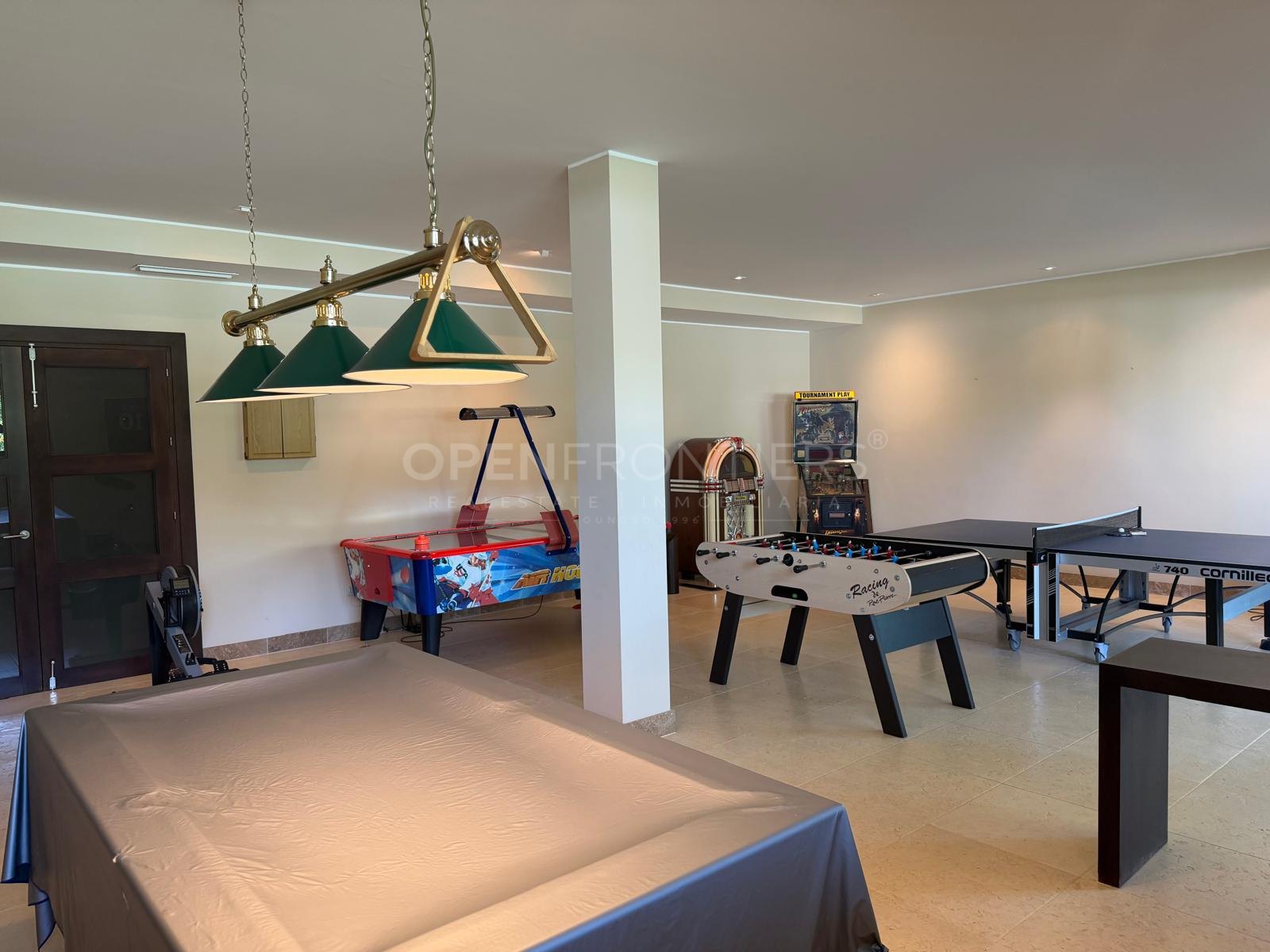 Luxury Villa with Private Pool and Mature Gardens in Sotogrande Alto