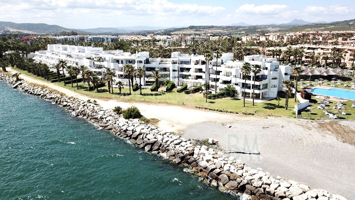 Renovated 4-Bedroom Duplex 100m from the Beach in Sotogrande