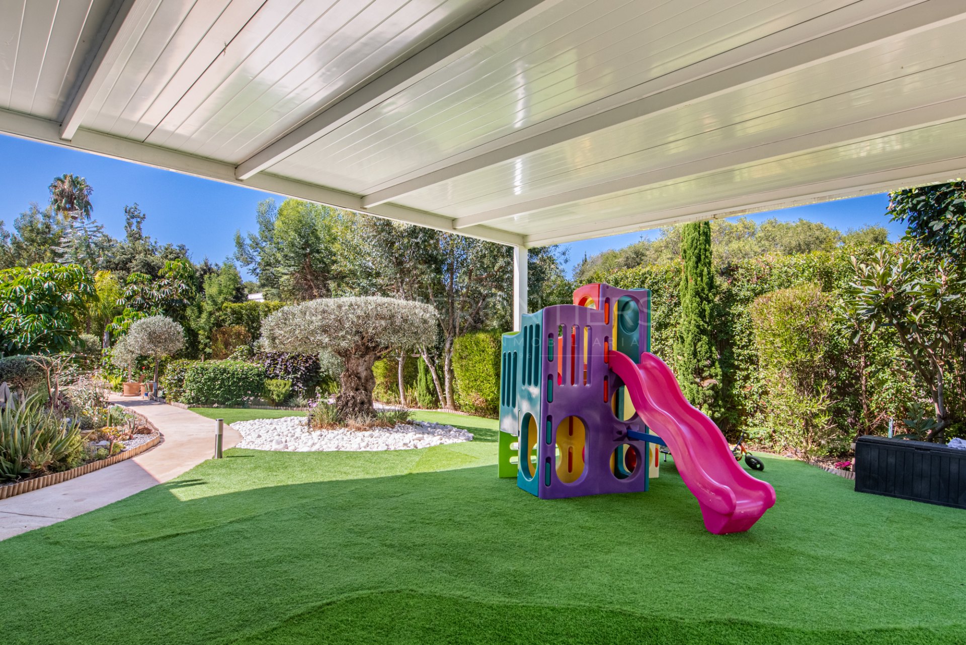 Renovated Villa with Private Pool and Gardens in Sotogrande Costa