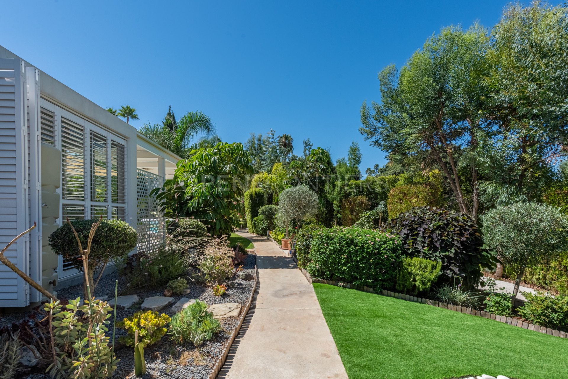 Renovated Villa with Private Pool and Gardens in Sotogrande Costa