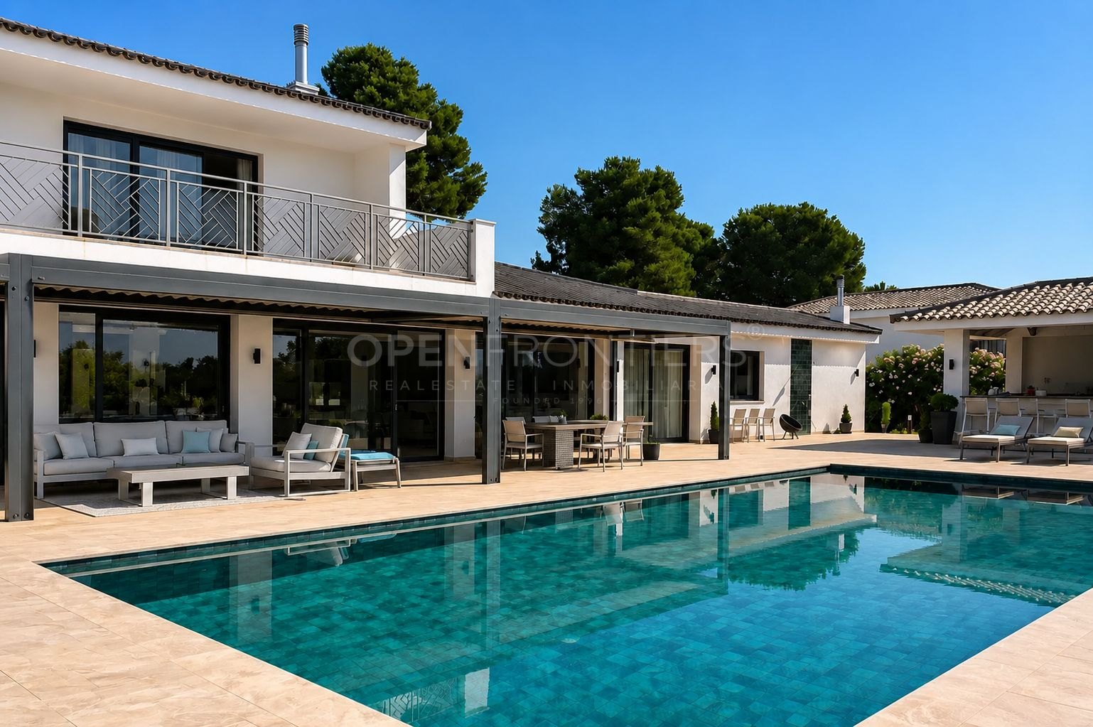 Renovated Villa with Pool in Kings & Queens, Sotogrande