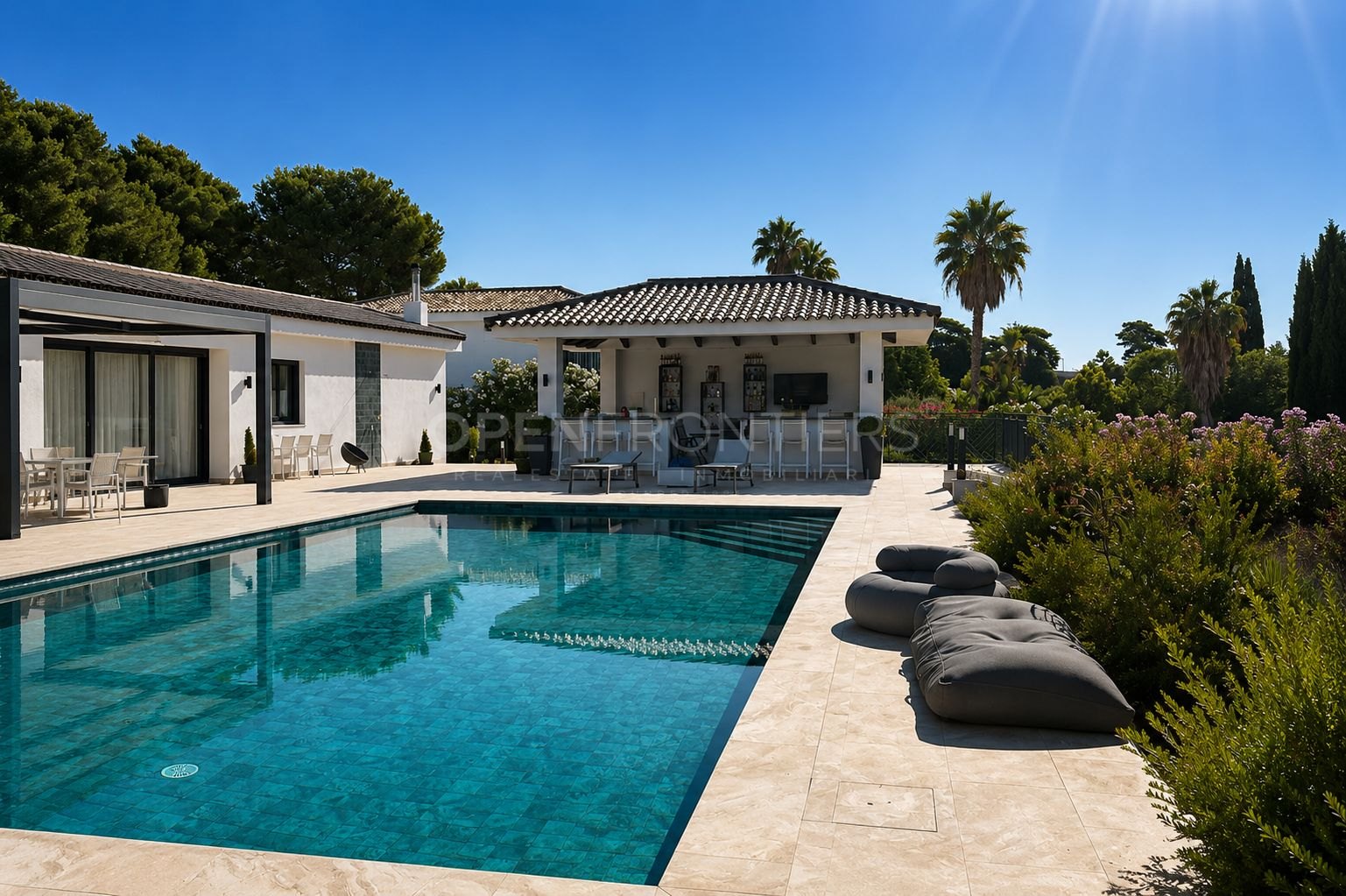 Villa Reformada con Piscina en Reyes y Reinas, Sotogrande