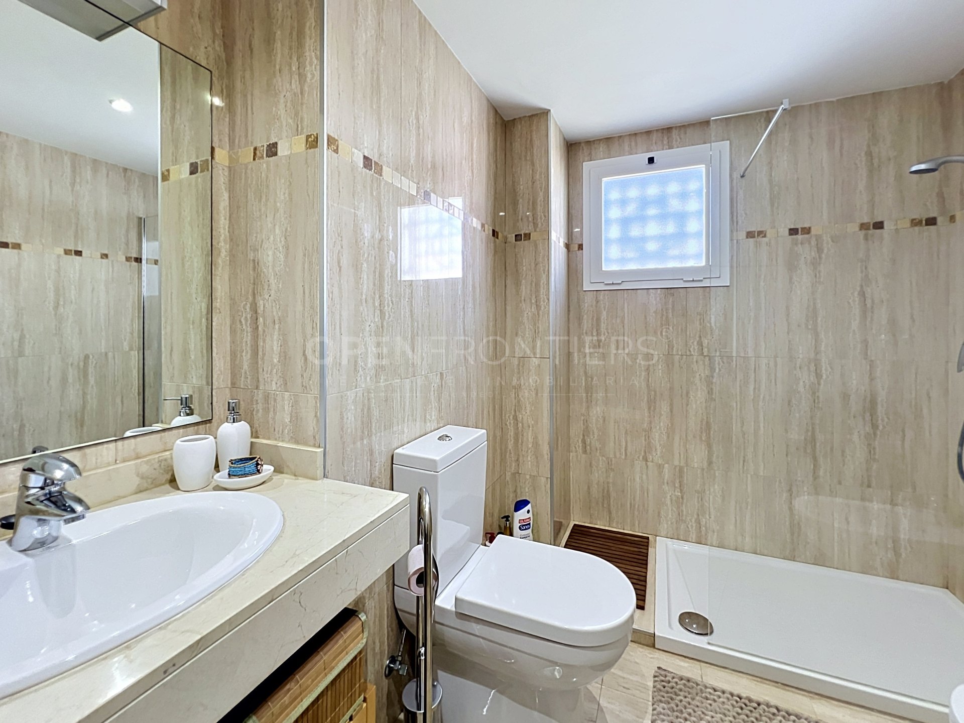 Ground Floor Apartment with Panoramic Sea and Golf Views in La Alcaidesa
