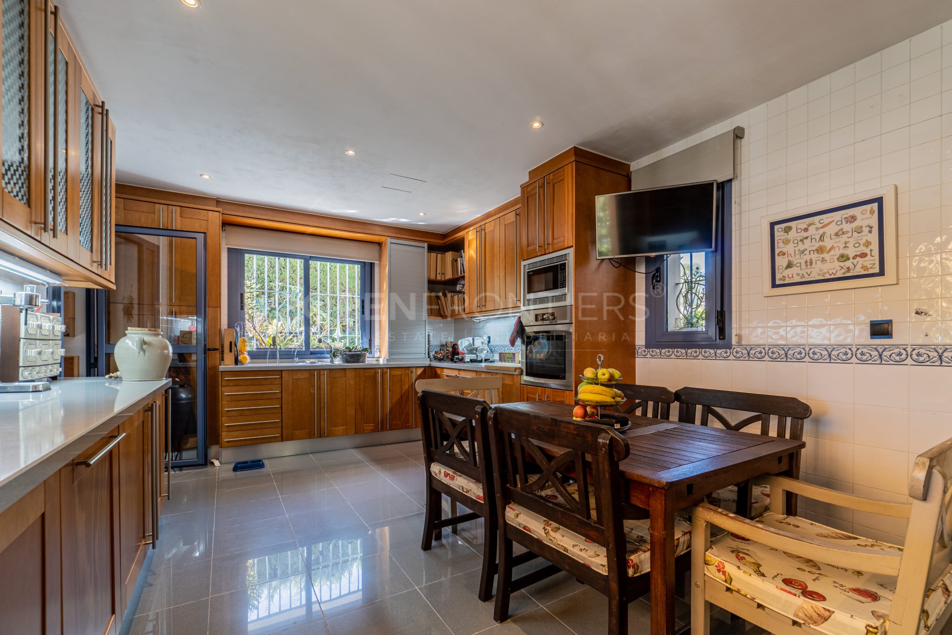 Spacious 6-Bedroom Family Villa with Garden in Sotogrande Zone B